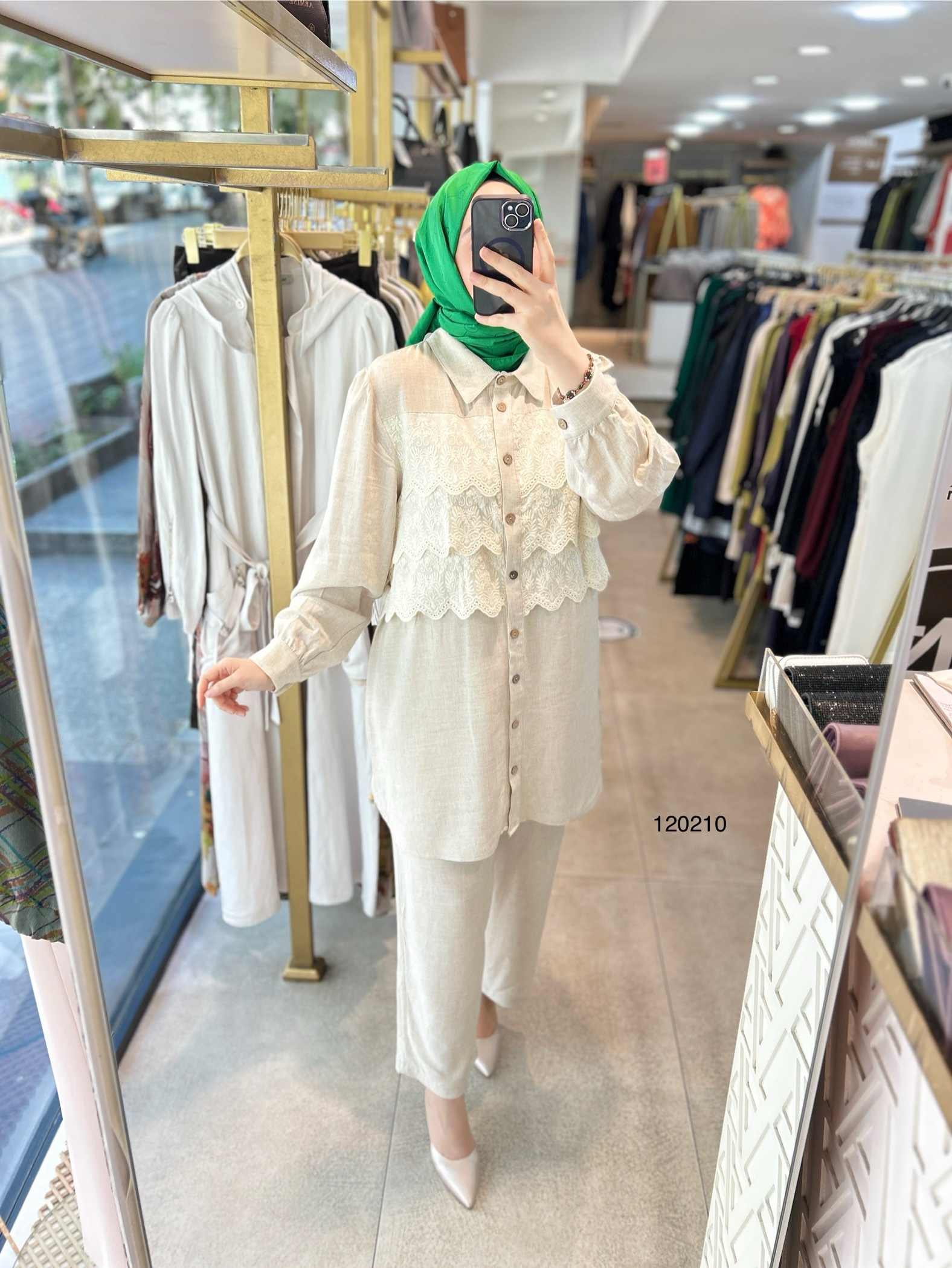 120210 ÖNÜ GÜPÜRLÜ GÖMLEK YAKA DÜĞMELİ TAKIM - Görsel 2