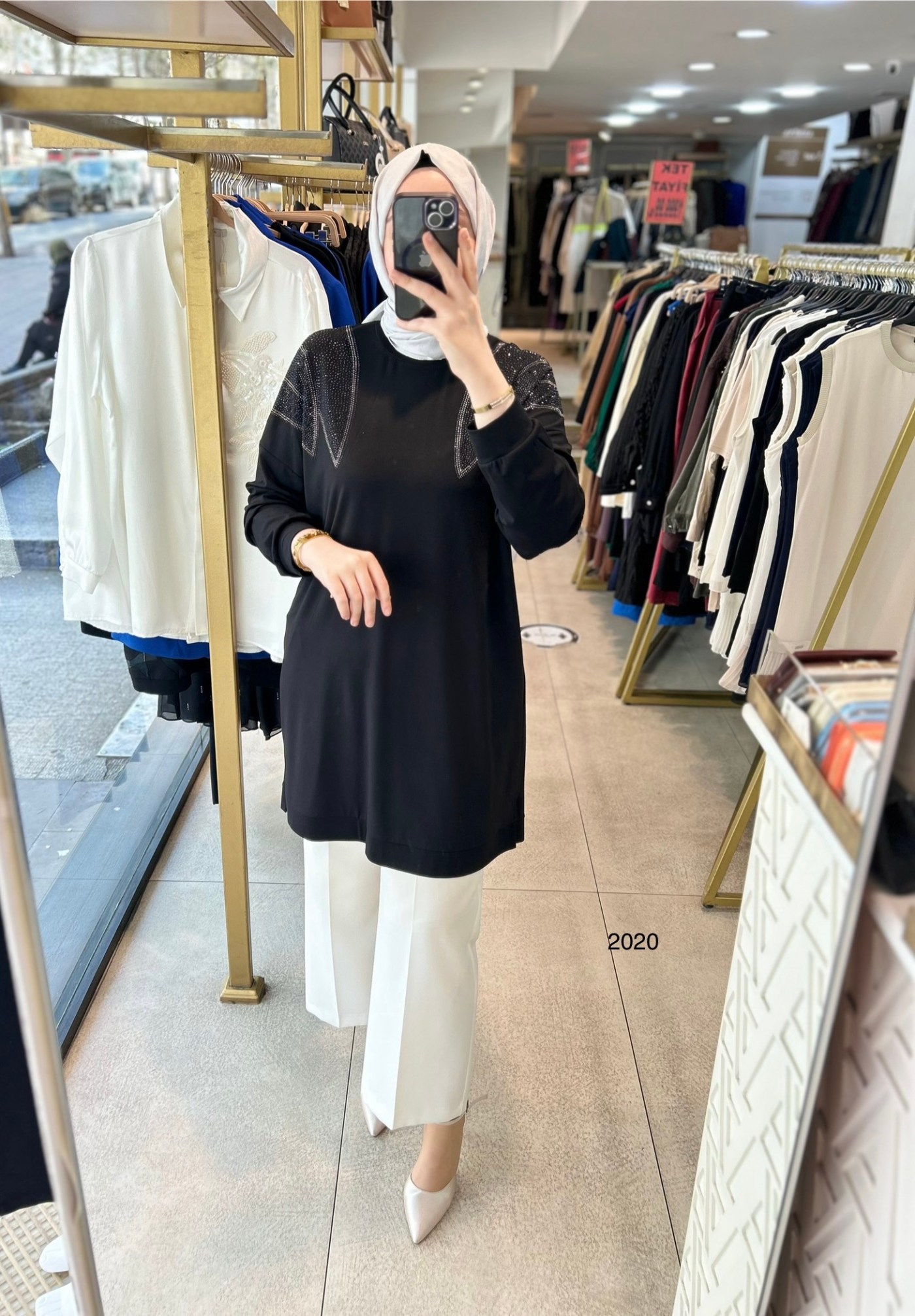 2020 OMUZLARI TAŞ DETAYLI BAMBU KUMAŞ TUNİK