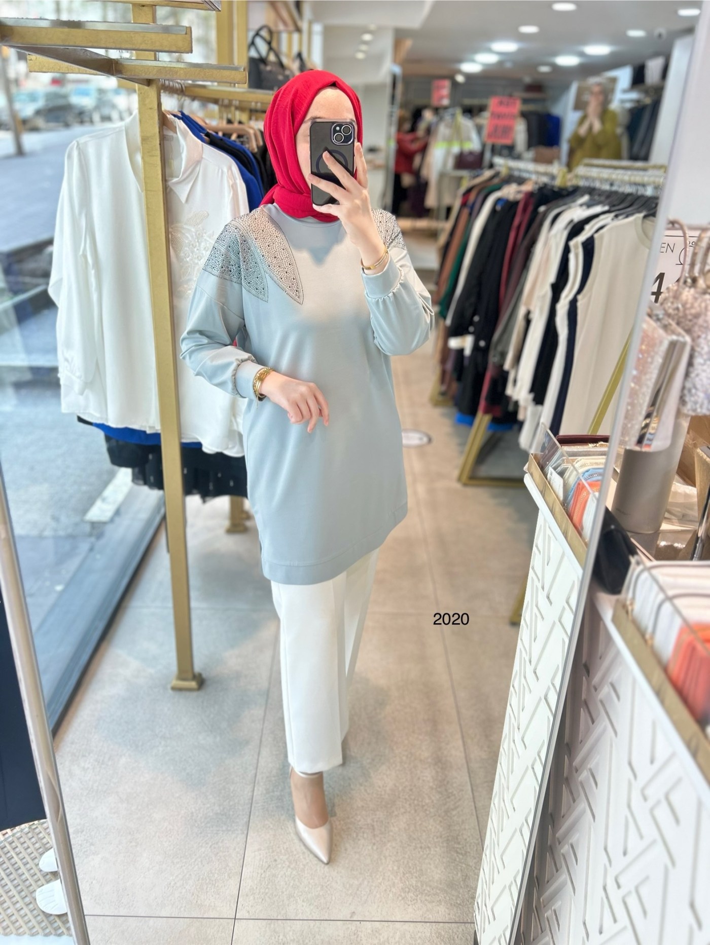 2020 OMUZLARI TAŞ DETAYLI BAMBU KUMAŞ TUNİK