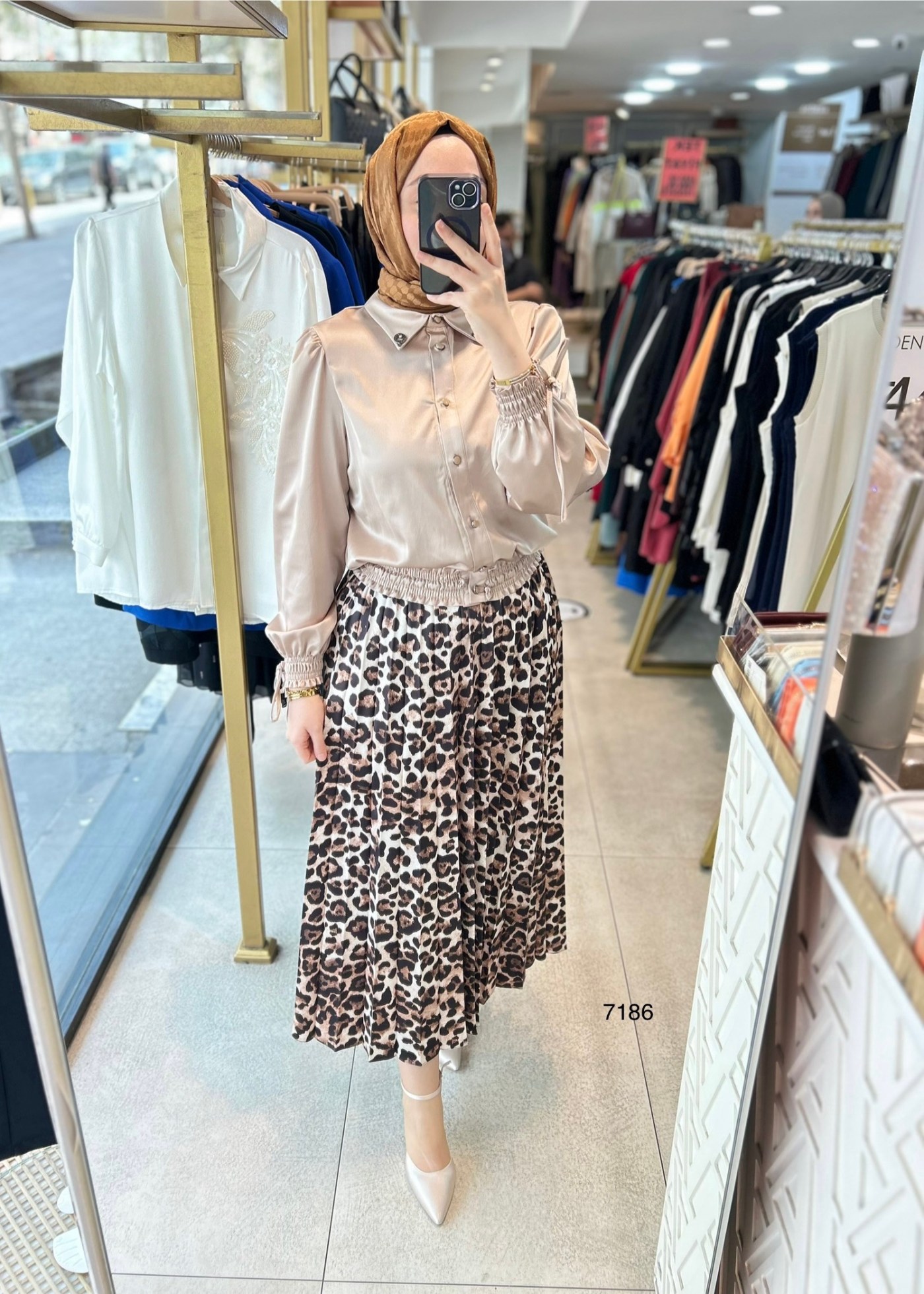 7186 LEOPAR DESEN SATEN ETEKLİ TAKIM