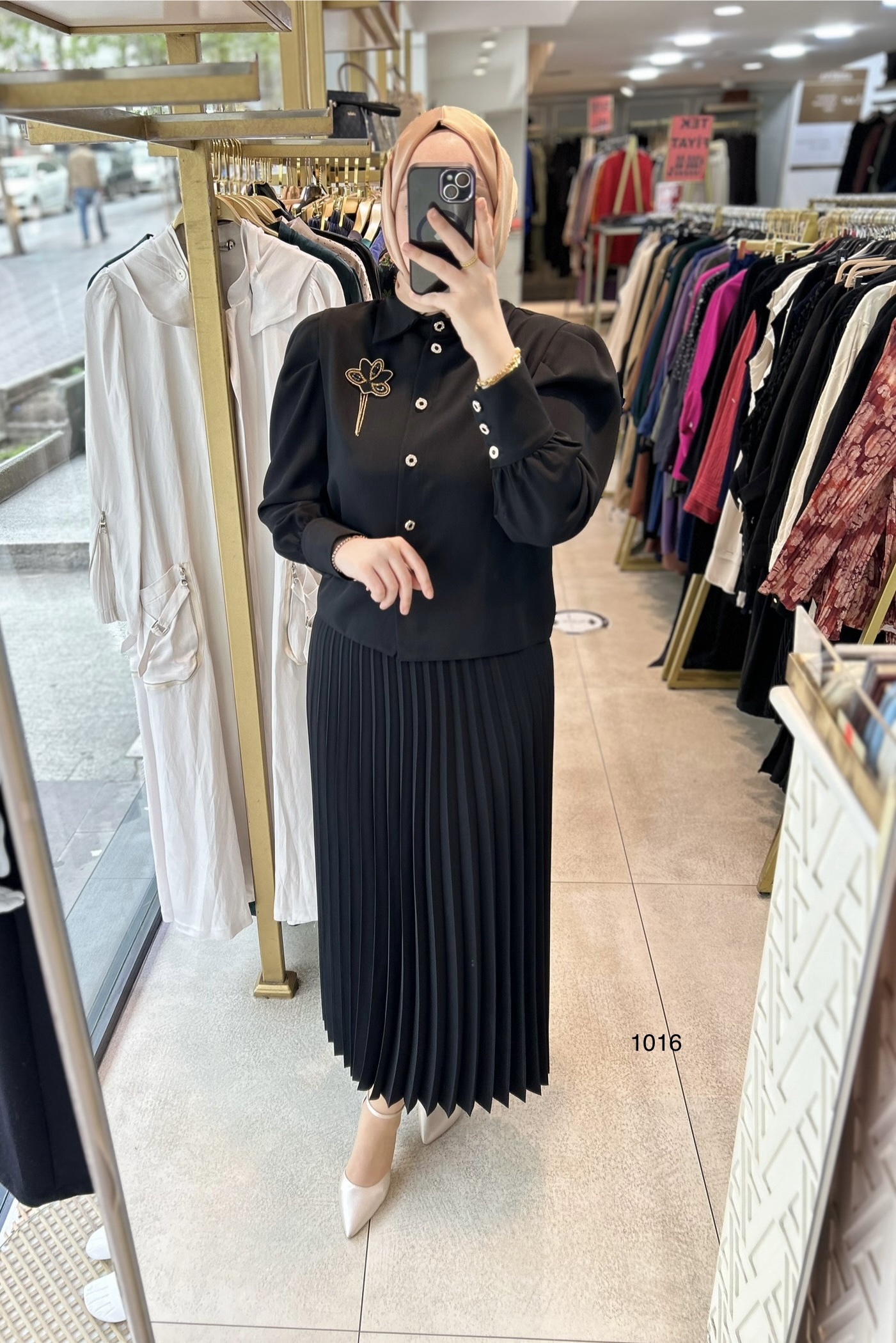 1016 BROŞ DETAYLI TAKIM