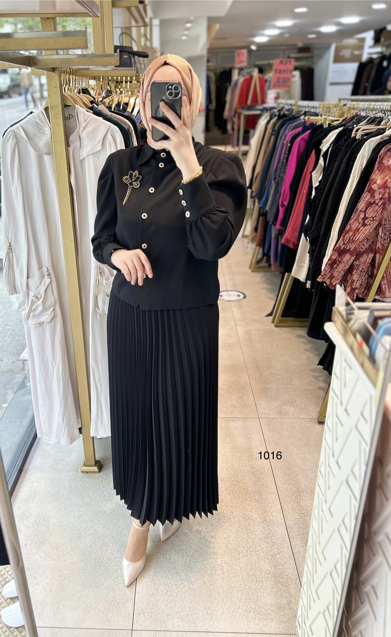 1016 BROŞ DETAYLI TAKIM