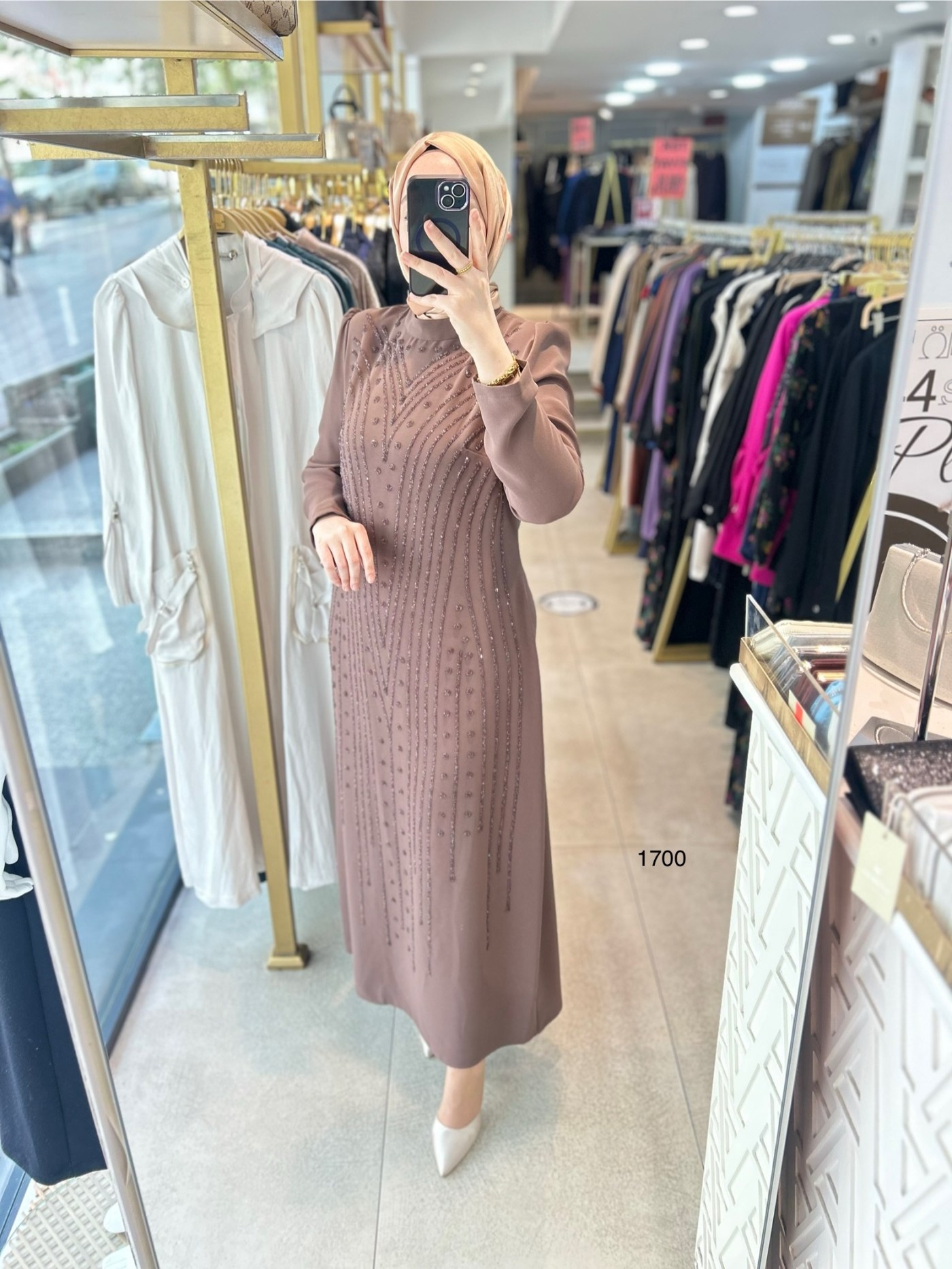 1700 ÖNÜ TAŞ DETAYLI ELBİSE