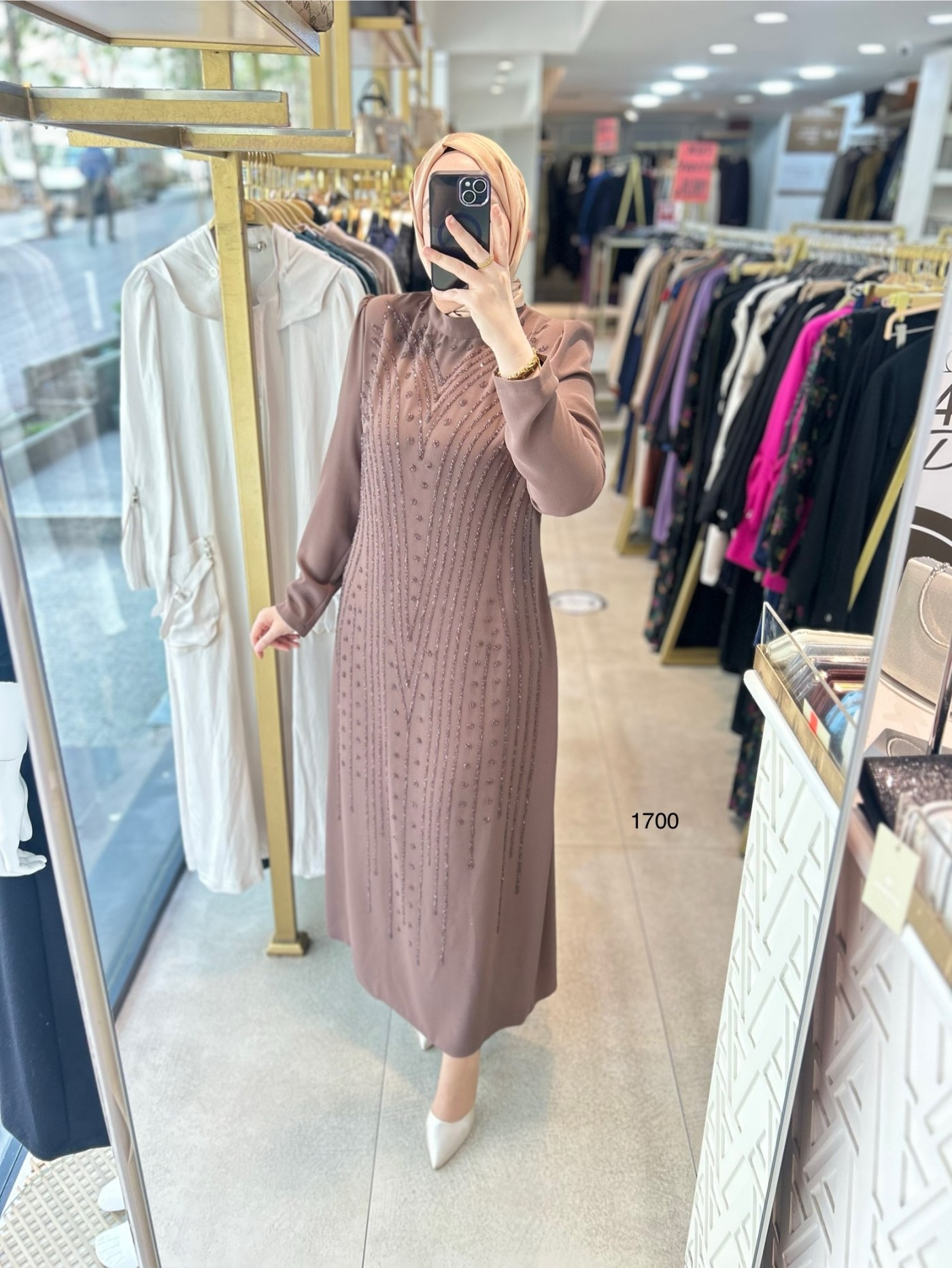 1700 ÖNÜ TAŞ DETAYLI ELBİSE