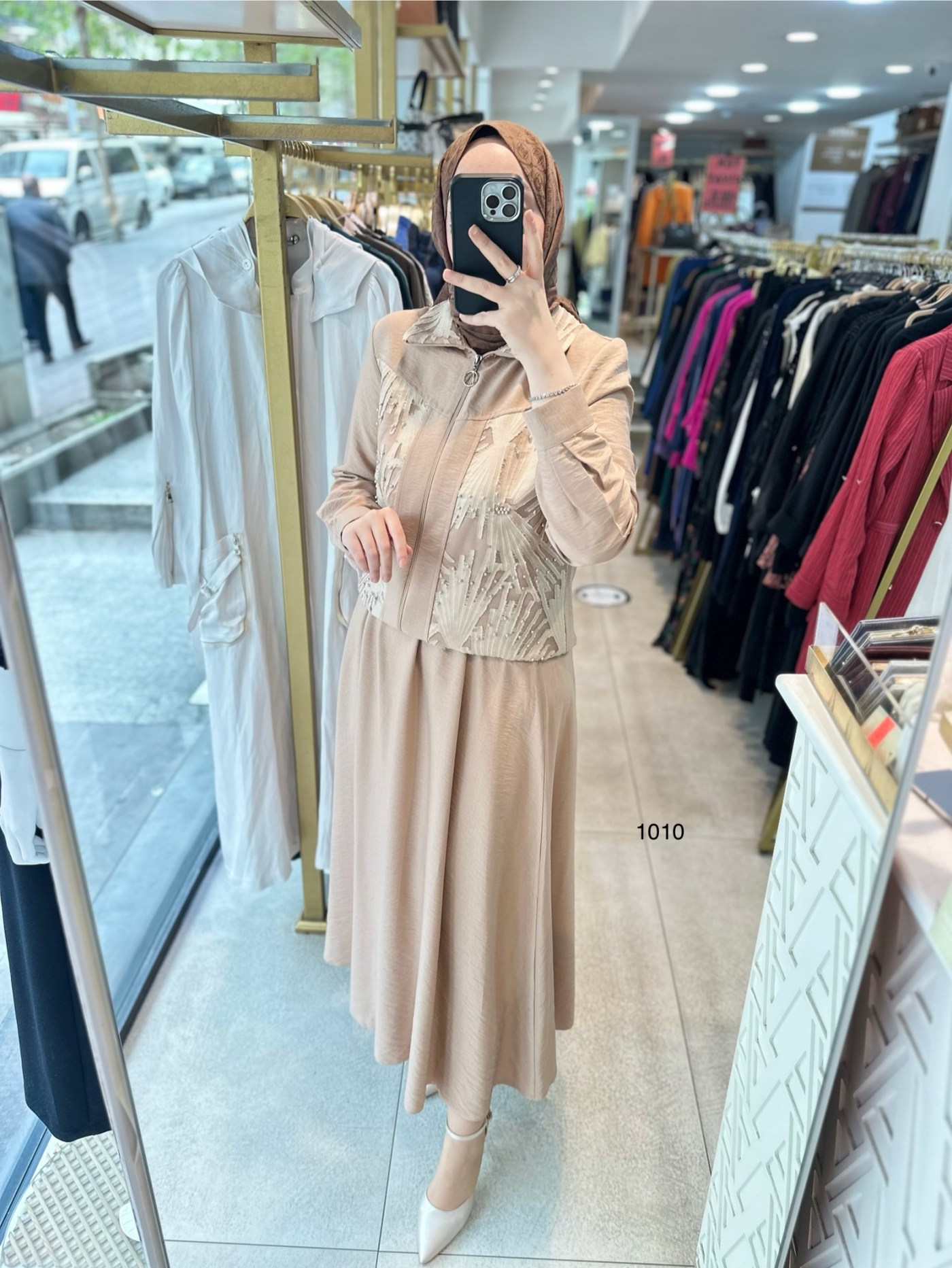 1010 Taş detaylı takım