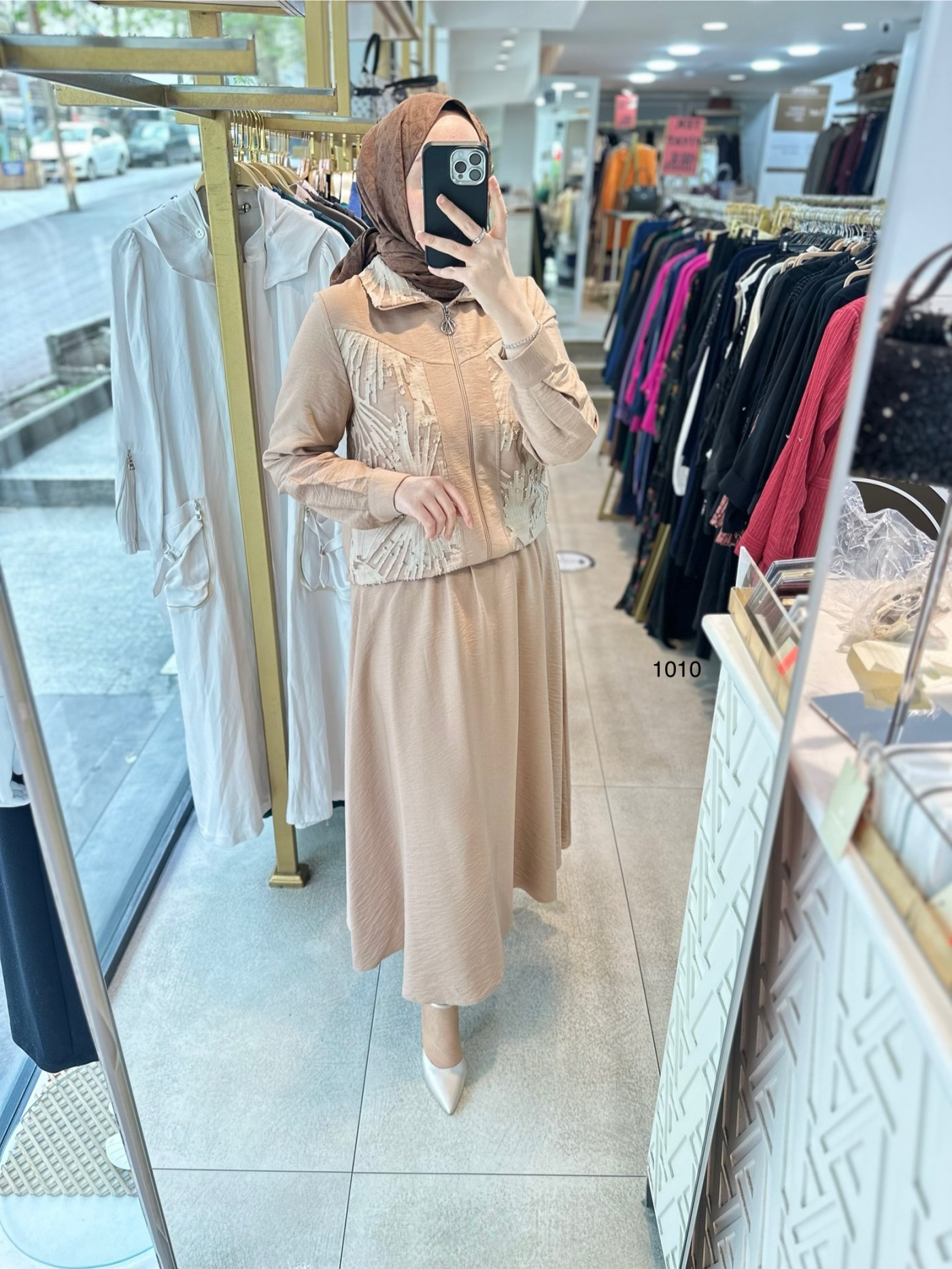 1010 Taş detaylı takım