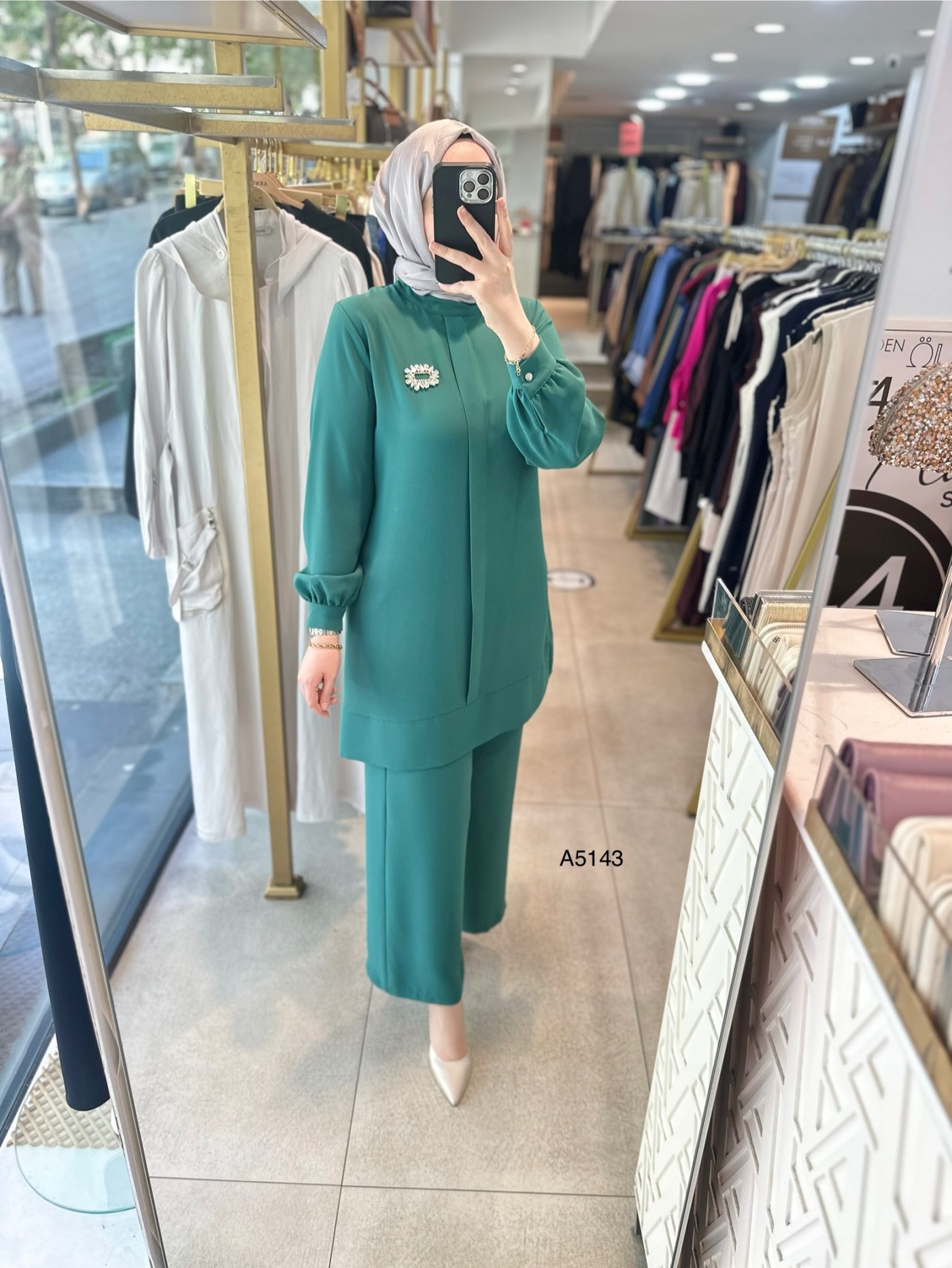 A5143 Broş Detaylı Pantolonlu Takım