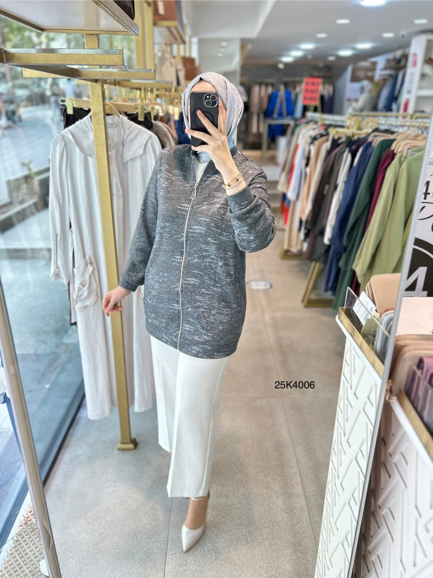 25k4006 KENDİSİNDEN DESENLİ FERMUARLI KAP