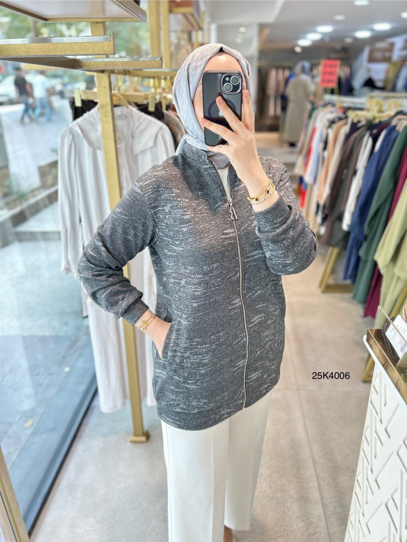 25k4006 KENDİSİNDEN DESENLİ FERMUARLI KAP