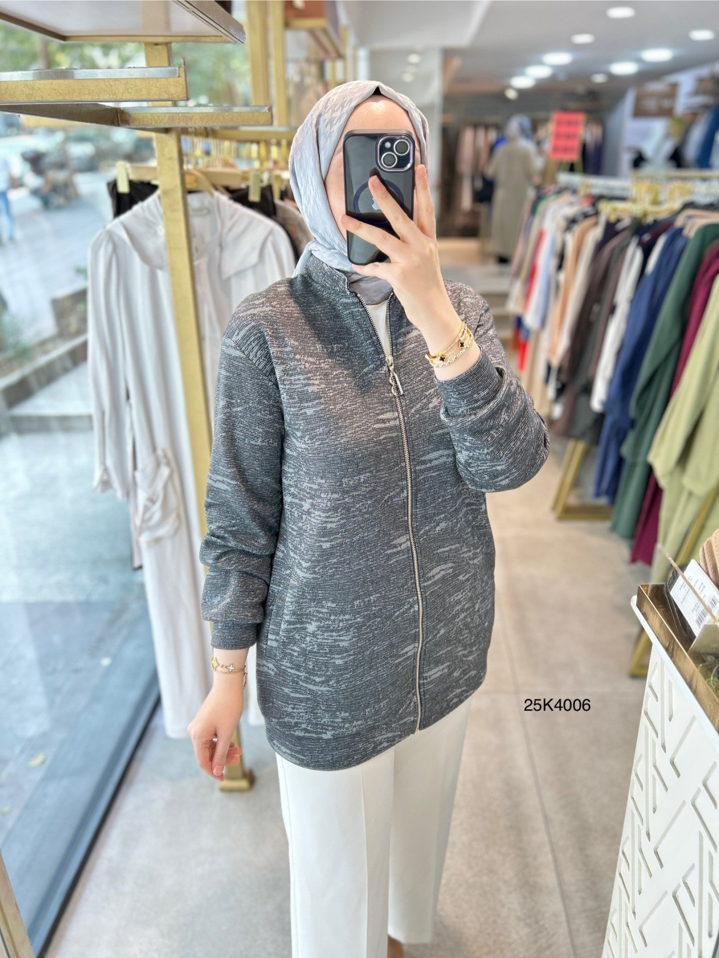 25k4006 KENDİSİNDEN DESENLİ FERMUARLI KAP