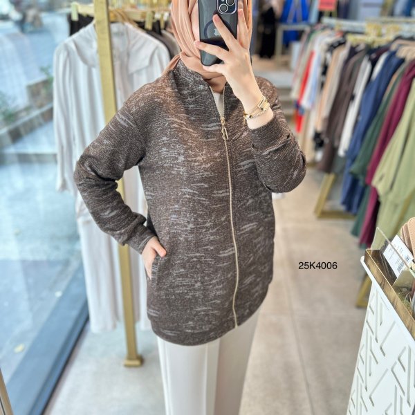 25k4006 KENDİSİNDEN DESENLİ FERMUARLI KAP - Görsel 2