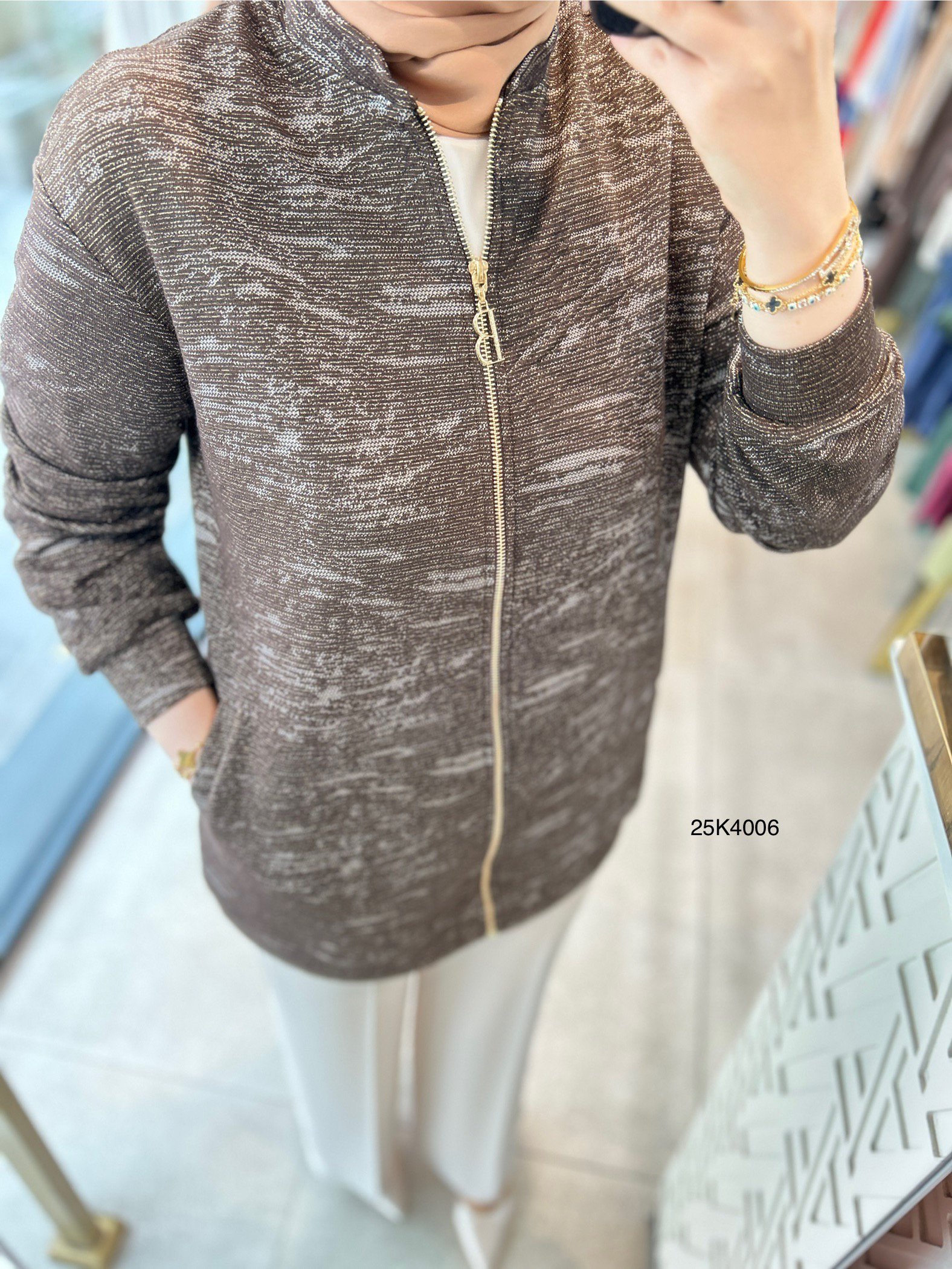 25k4006 KENDİSİNDEN DESENLİ FERMUARLI KAP - Görsel 4