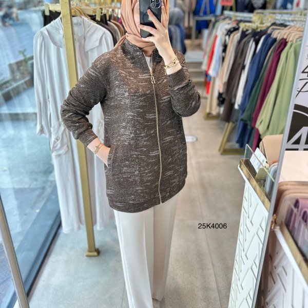 25k4006 KENDİSİNDEN DESENLİ FERMUARLI KAP - Görsel 1