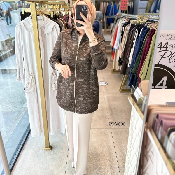 25k4006 KENDİSİNDEN DESENLİ FERMUARLI KAP - Görsel 3