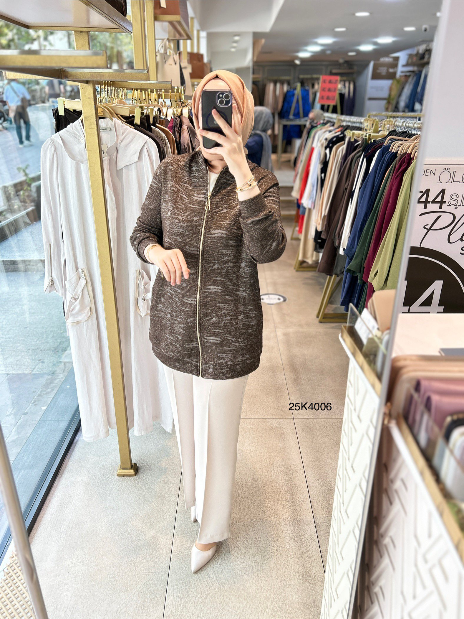 25k4006 KENDİSİNDEN DESENLİ FERMUARLI KAP - Görsel 3