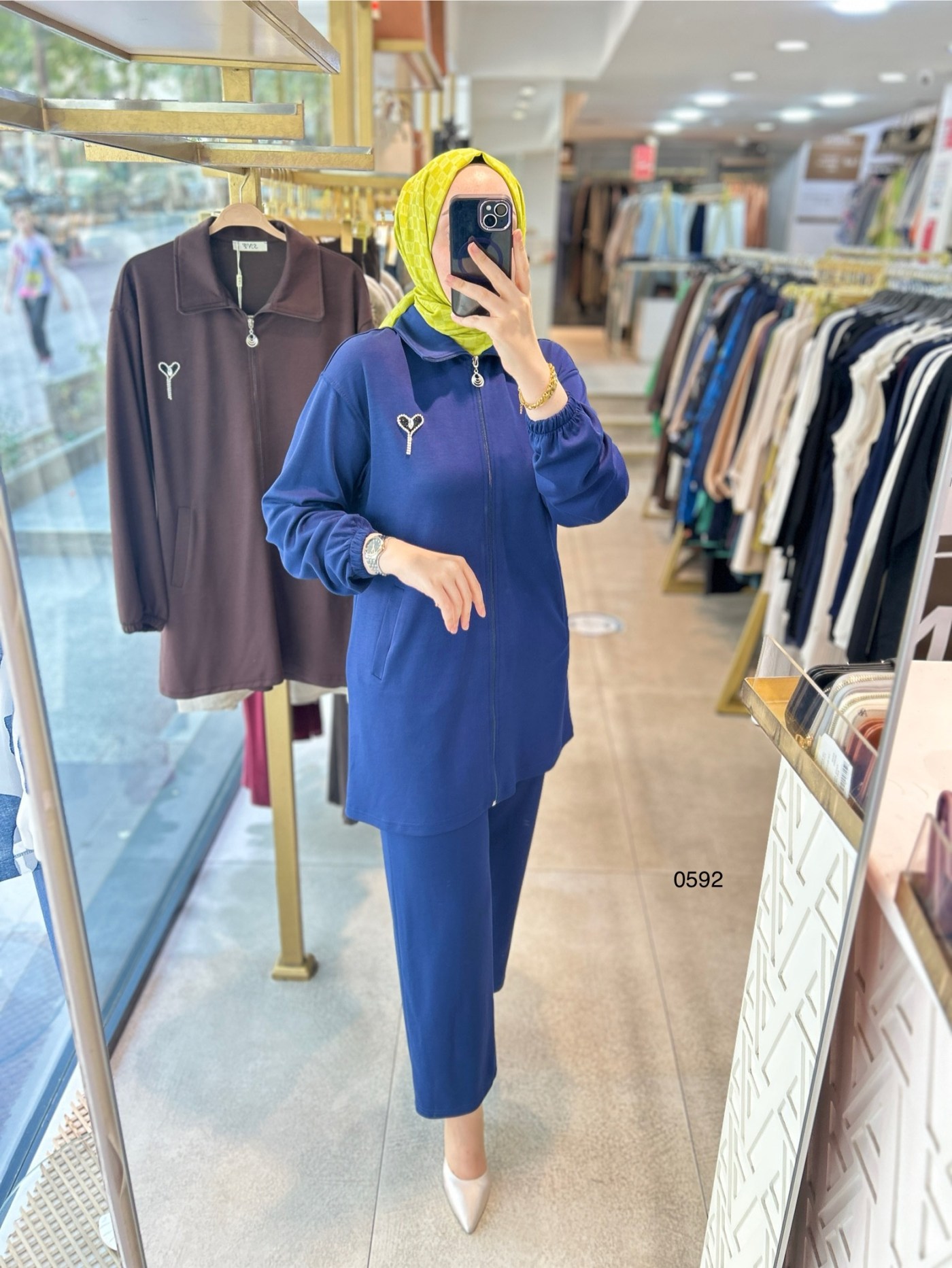 0592 BROŞ DETAYLI TAKIM