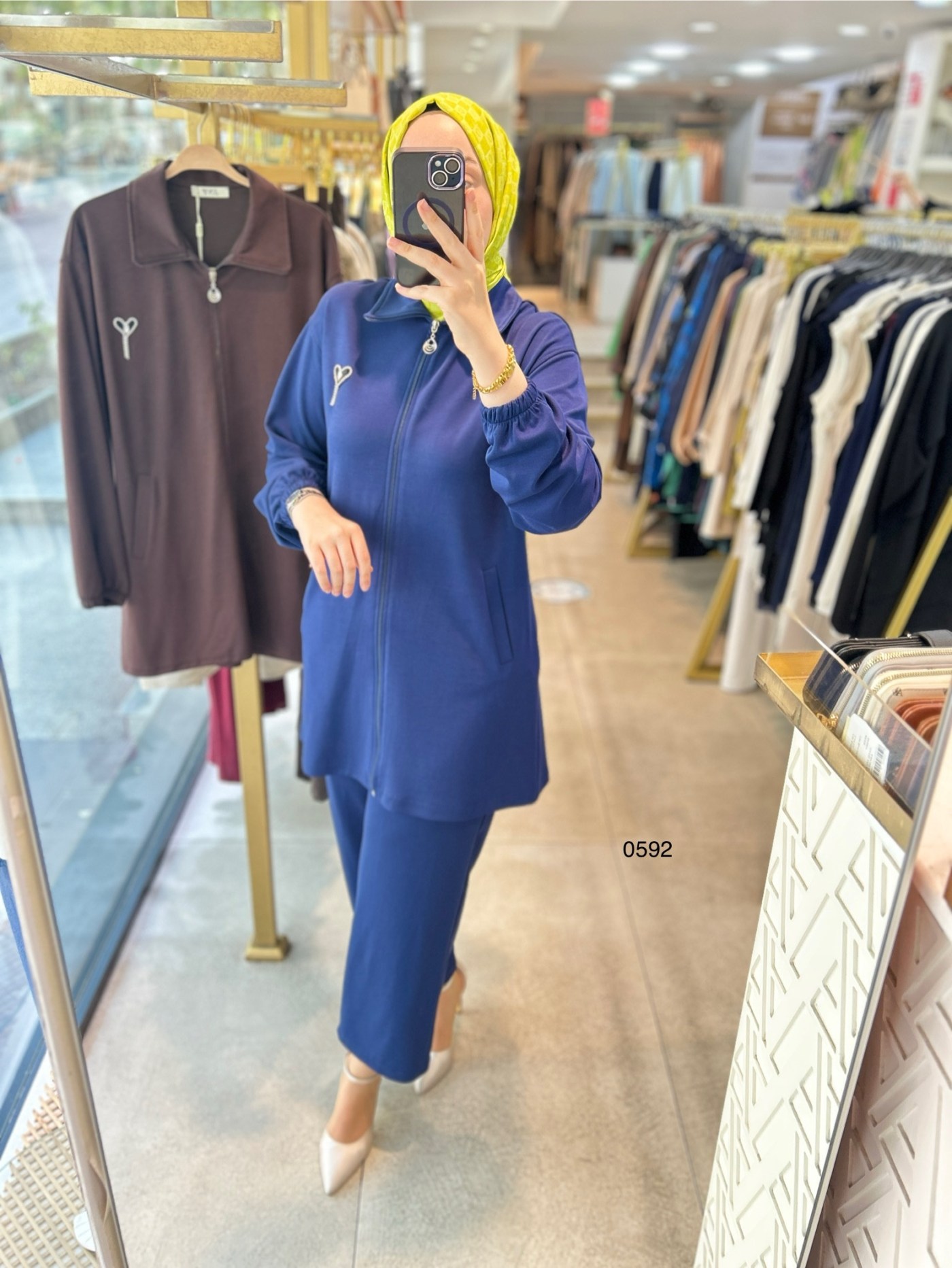 0592 BROŞ DETAYLI TAKIM