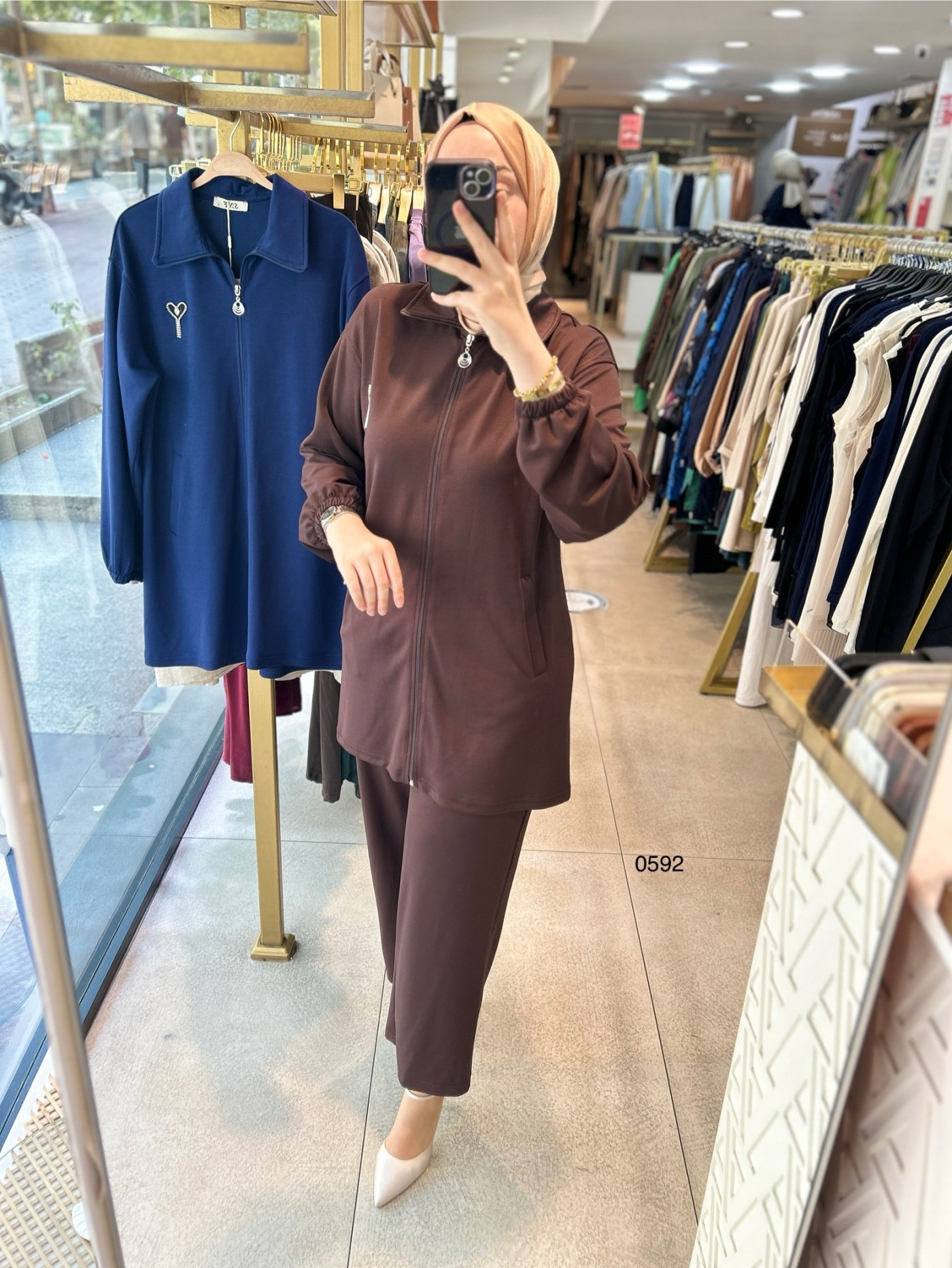 0592 BROŞ DETAYLI TAKIM