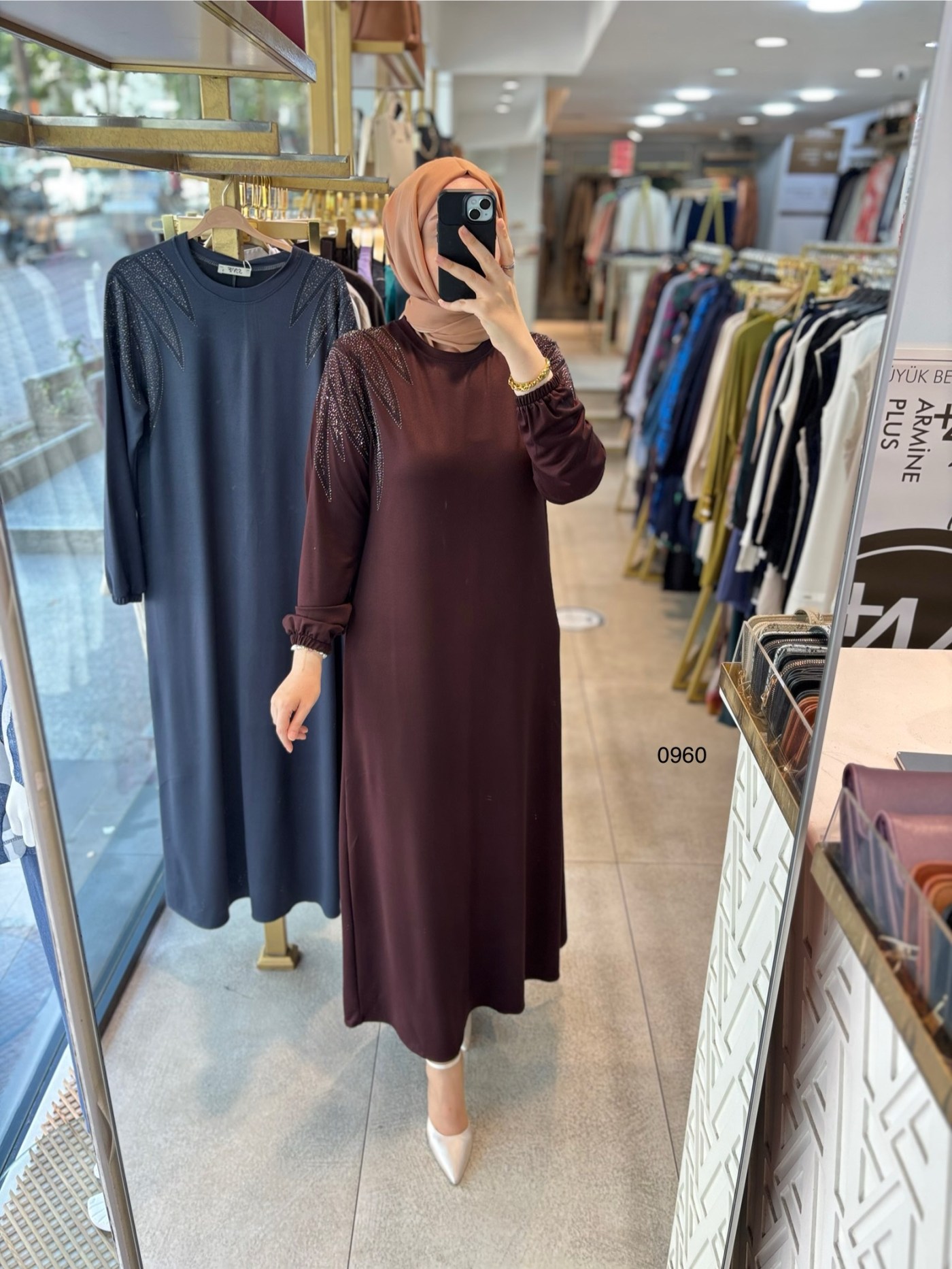 0960 OMZU TAŞ DETAYLI ELBİSE