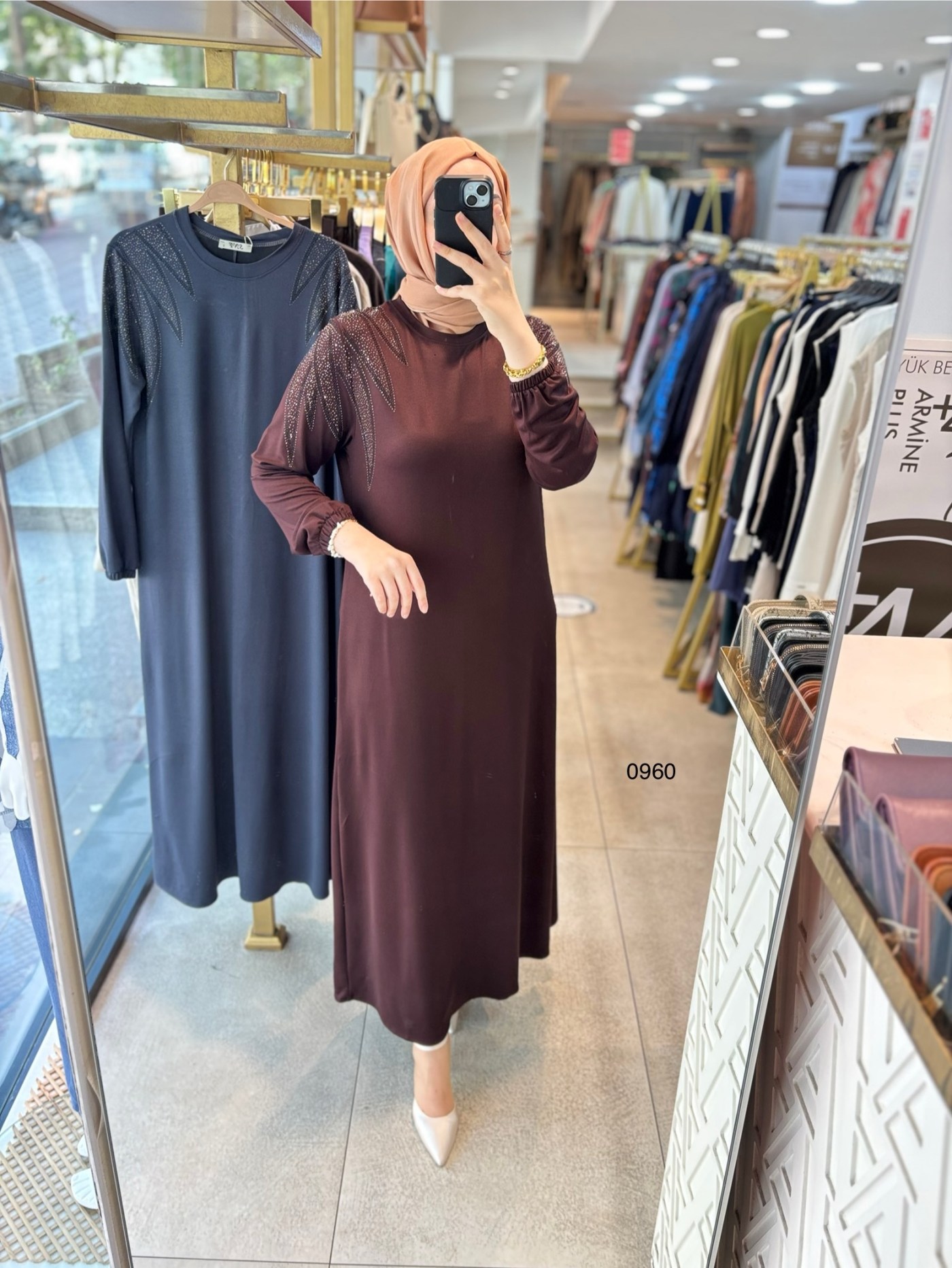 0960 OMZU TAŞ DETAYLI ELBİSE