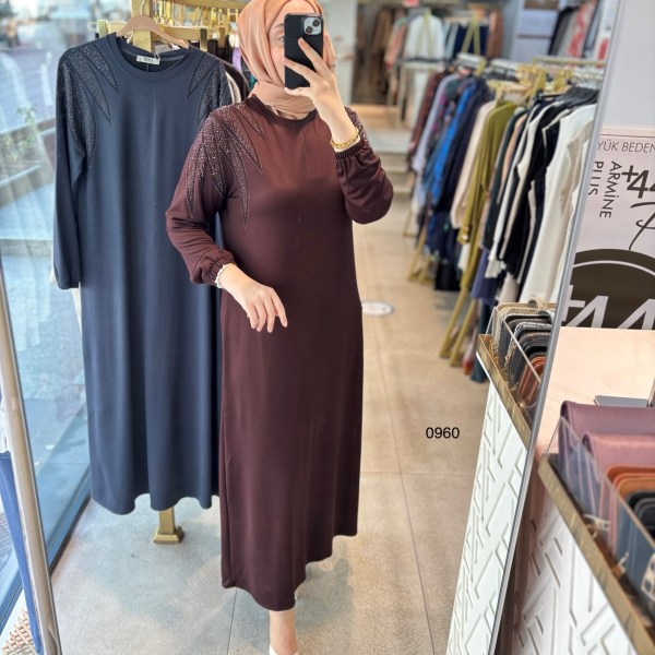 0960 OMZU TAŞ DETAYLI ELBİSE - Görsel 9