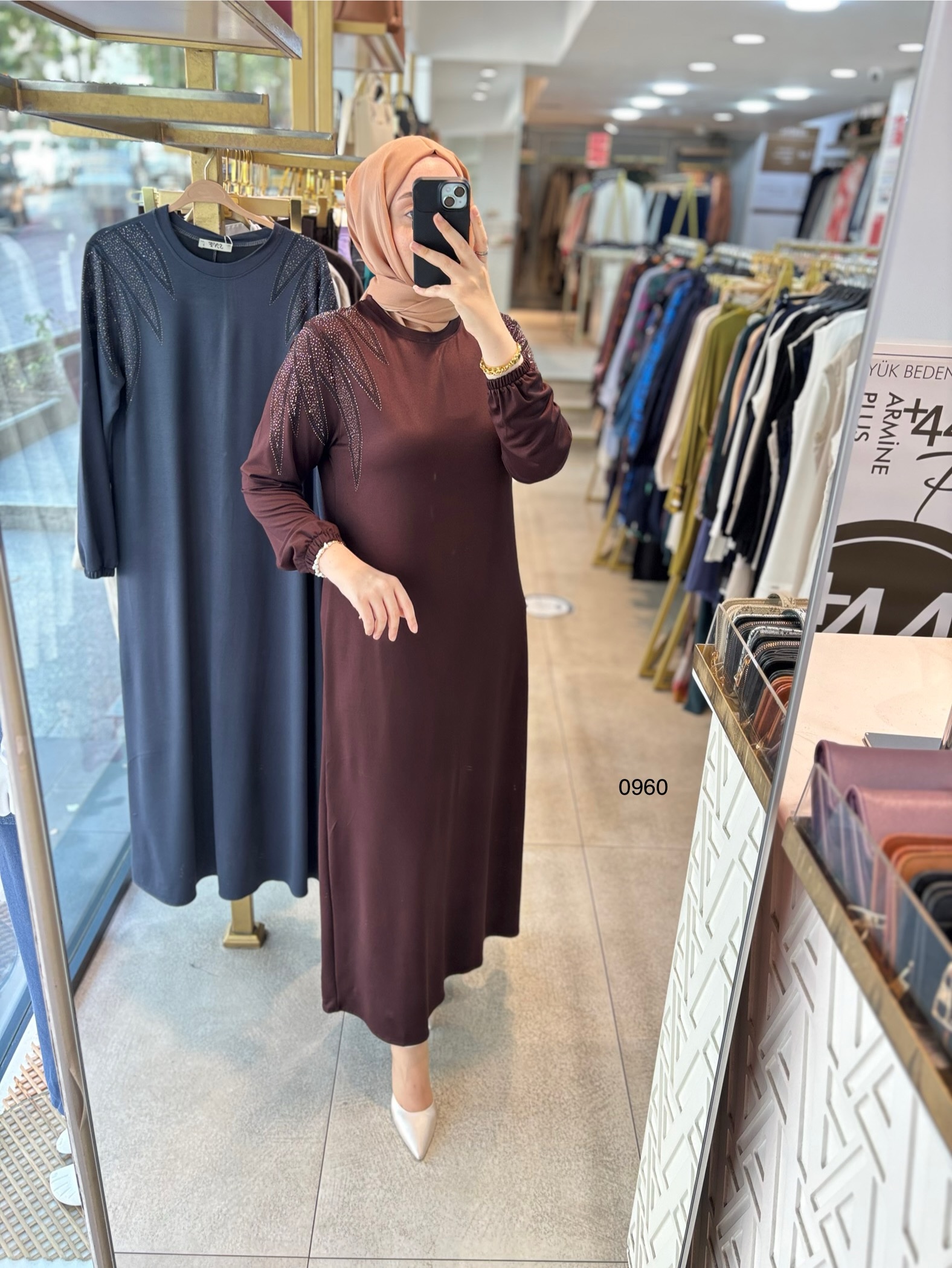 0960 OMZU TAŞ DETAYLI ELBİSE - Görsel 9