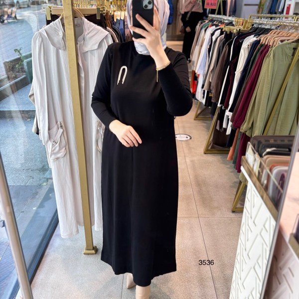 3536 BROŞ DETAYLI TRİKO ELBİSE - Görsel 1