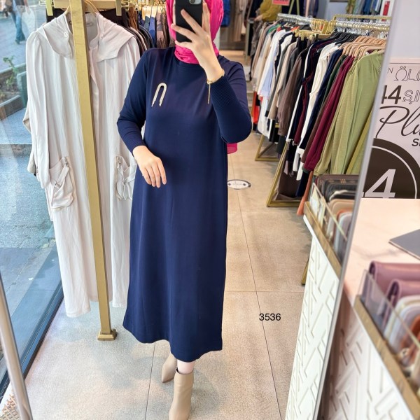 3536 BROŞ DETAYLI TRİKO ELBİSE - Görsel 4