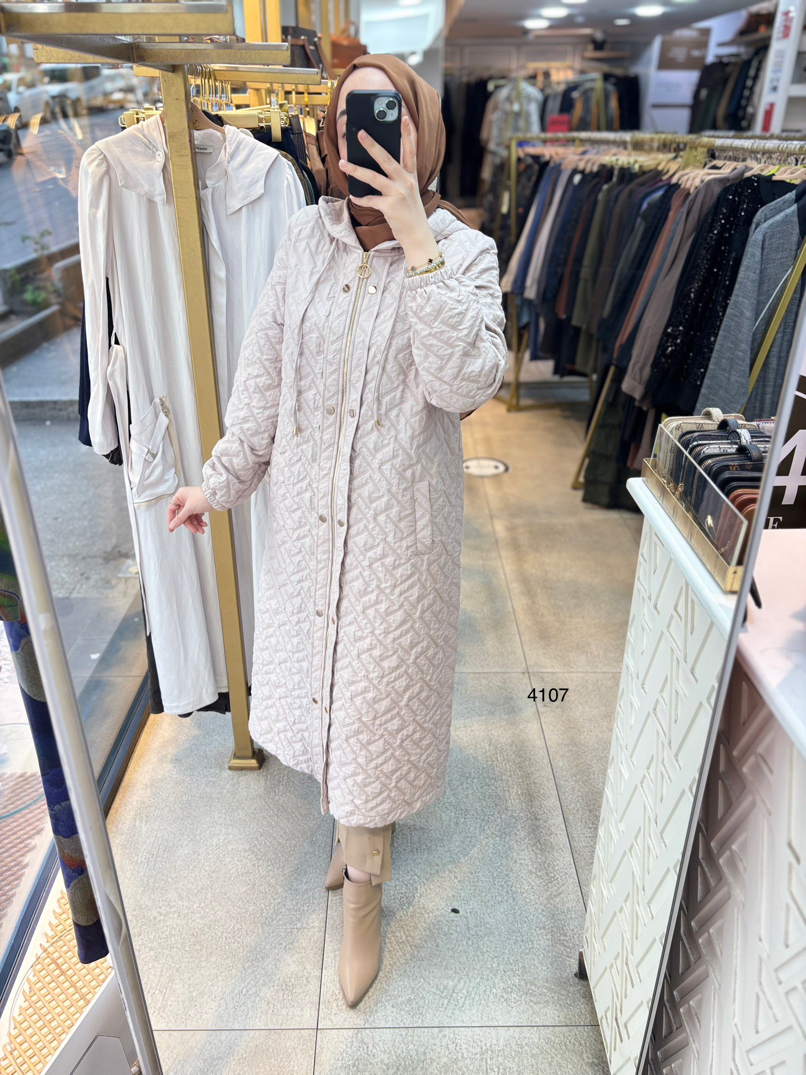 4107 FERMUARLI KAPİTONE KAP - Görsel 2