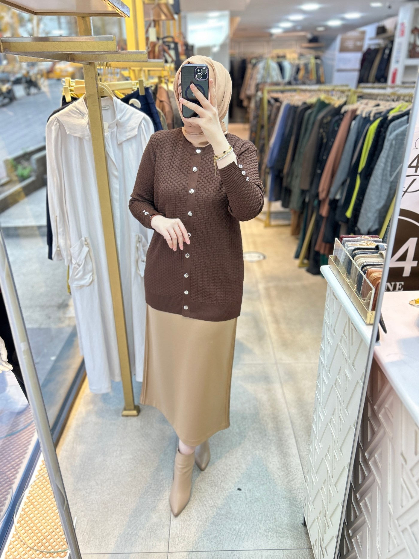 1705 KENDİSİNDEN DESENLİ TRİKO HIRKA