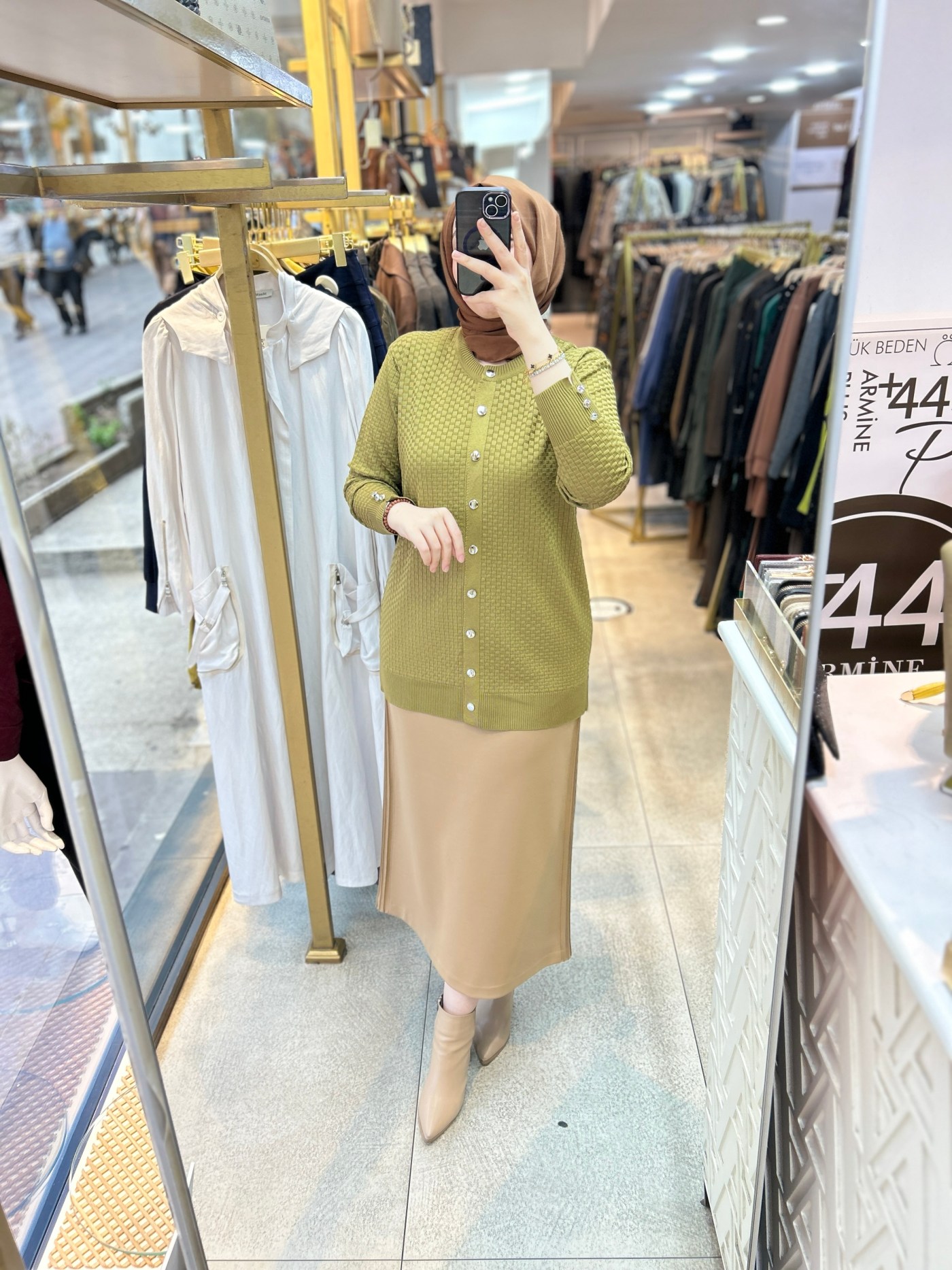 1705 KENDİSİNDEN DESENLİ TRİKO HIRKA