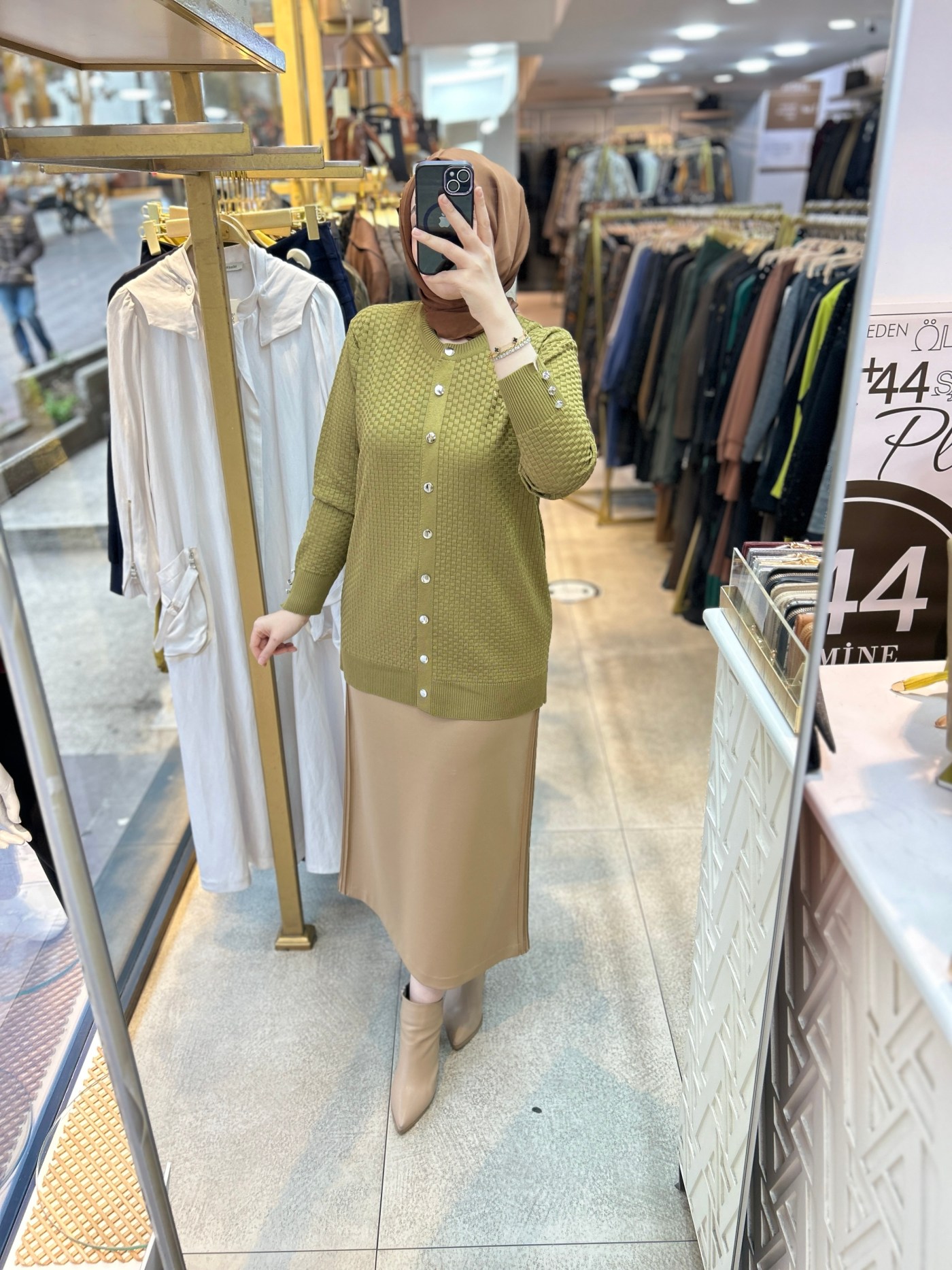 1705 KENDİSİNDEN DESENLİ TRİKO HIRKA