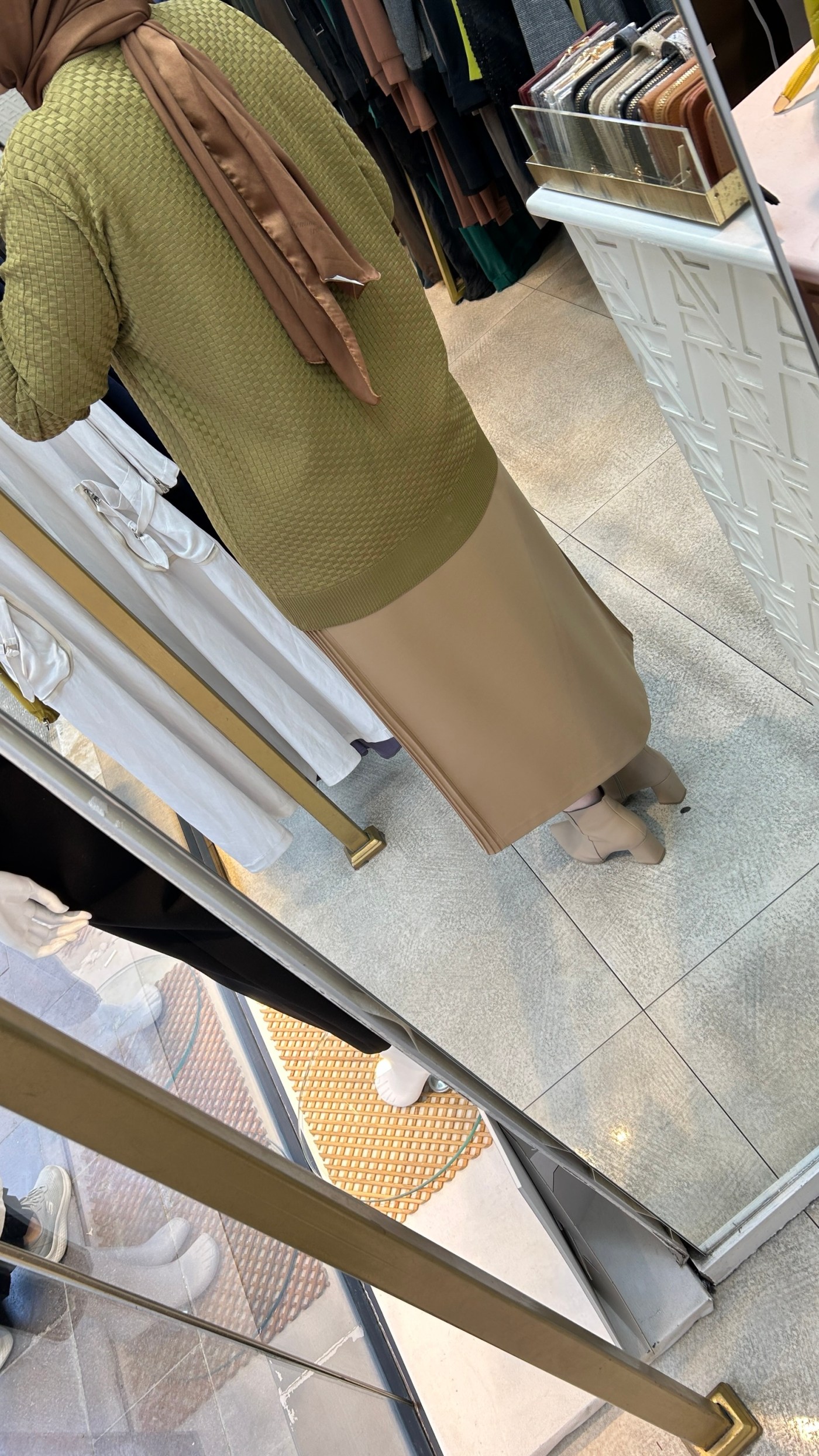 1705 KENDİSİNDEN DESENLİ TRİKO HIRKA