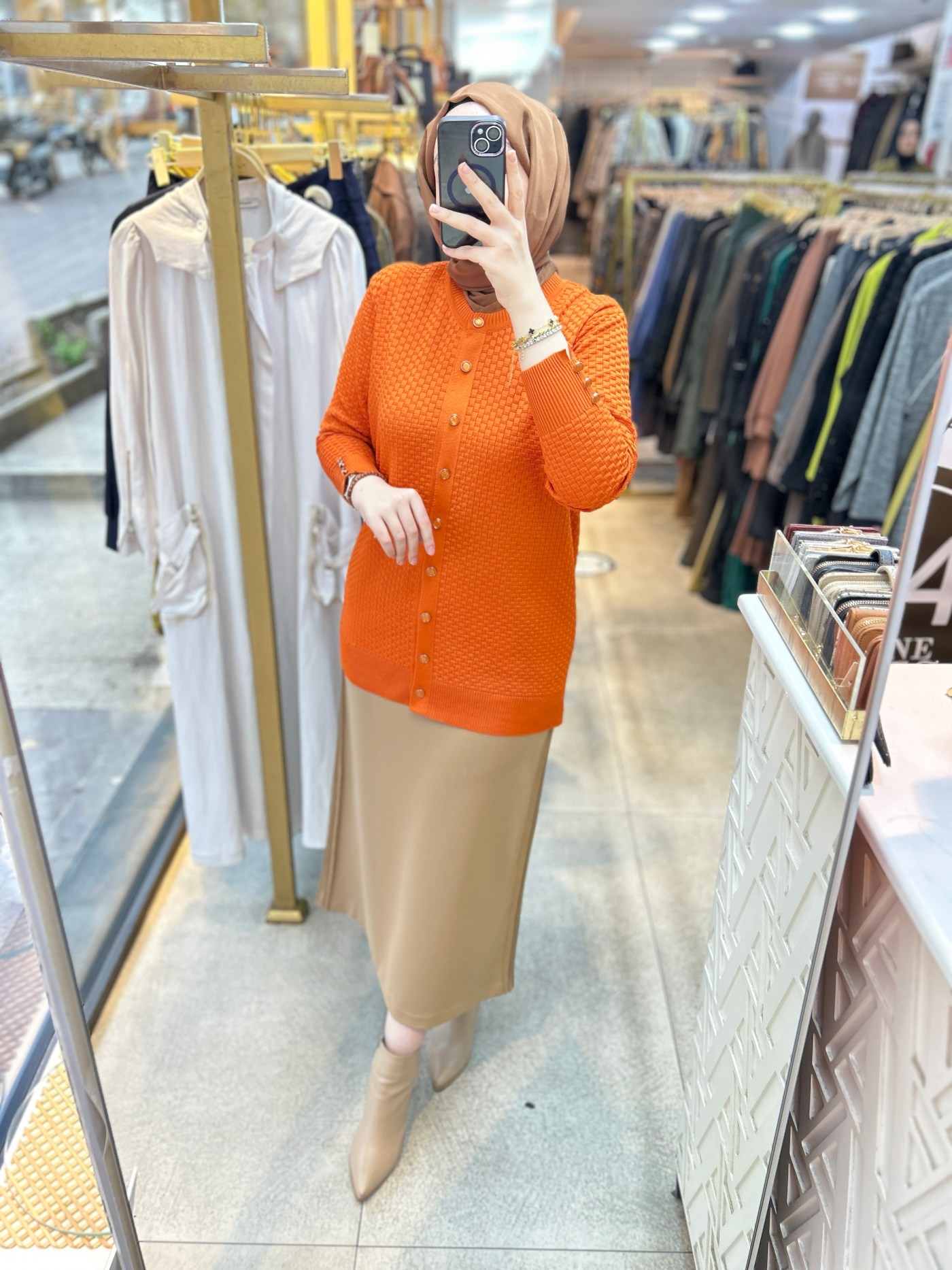 1705 KENDİSİNDEN DESENLİ TRİKO HIRKA