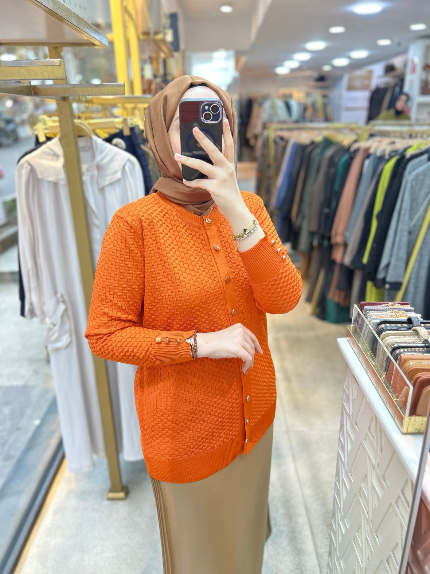 1705 KENDİSİNDEN DESENLİ TRİKO HIRKA