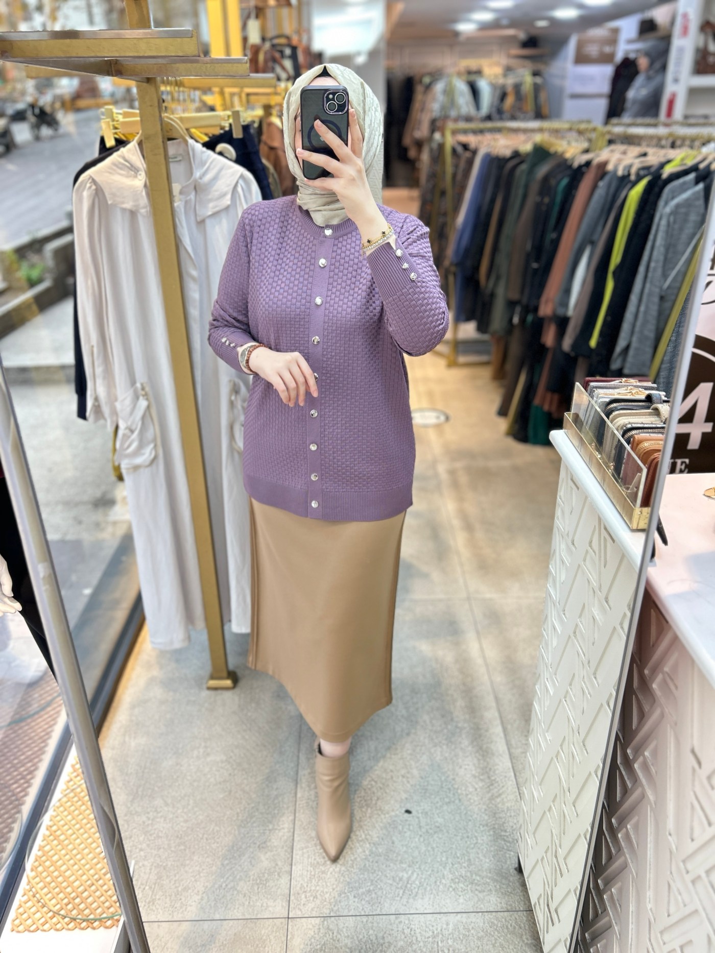 1705 KENDİSİNDEN DESENLİ TRİKO HIRKA