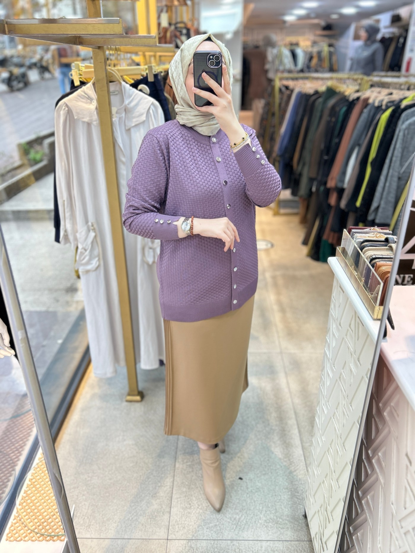 1705 KENDİSİNDEN DESENLİ TRİKO HIRKA