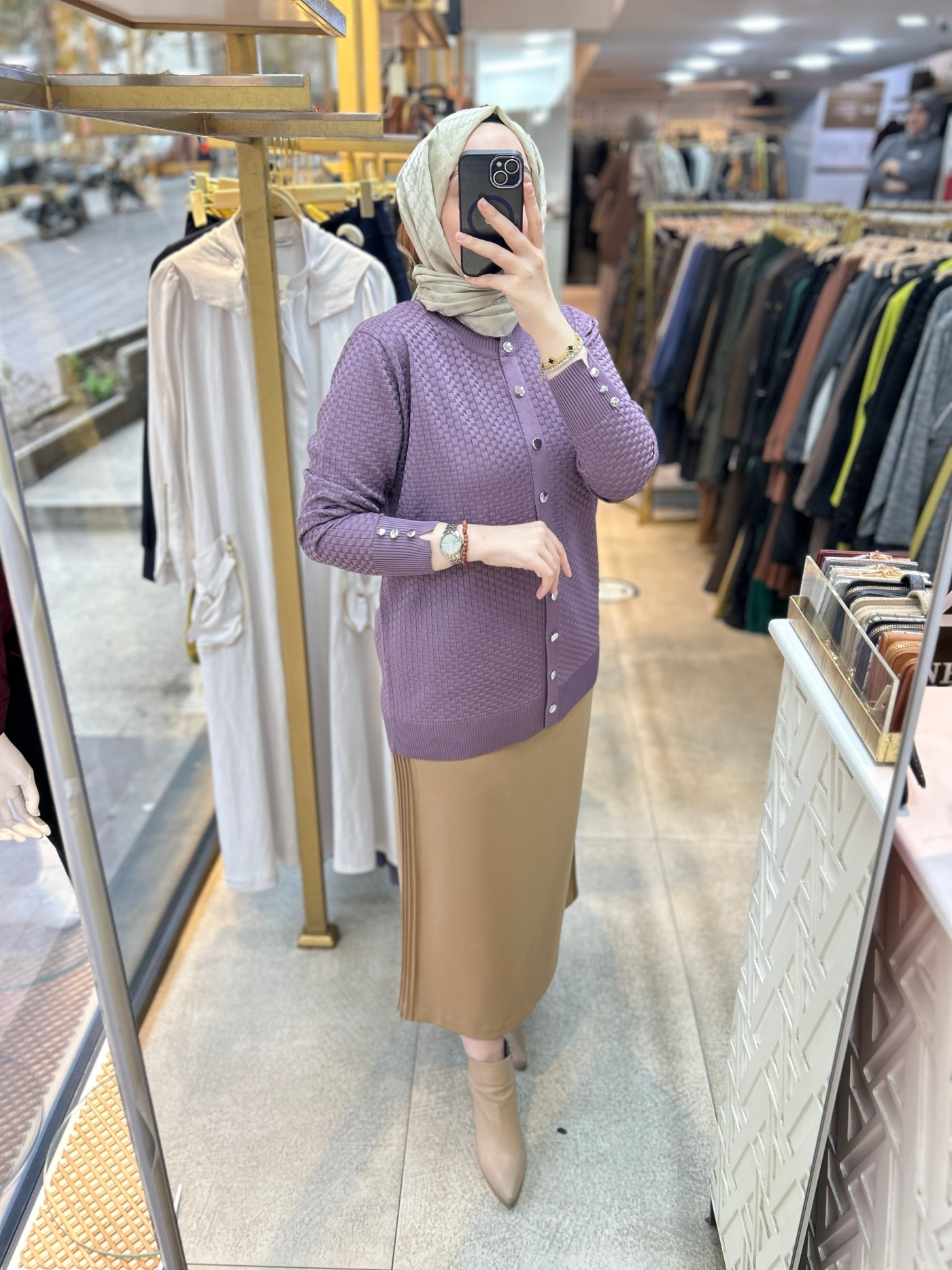 1705 KENDİSİNDEN DESENLİ TRİKO HIRKA