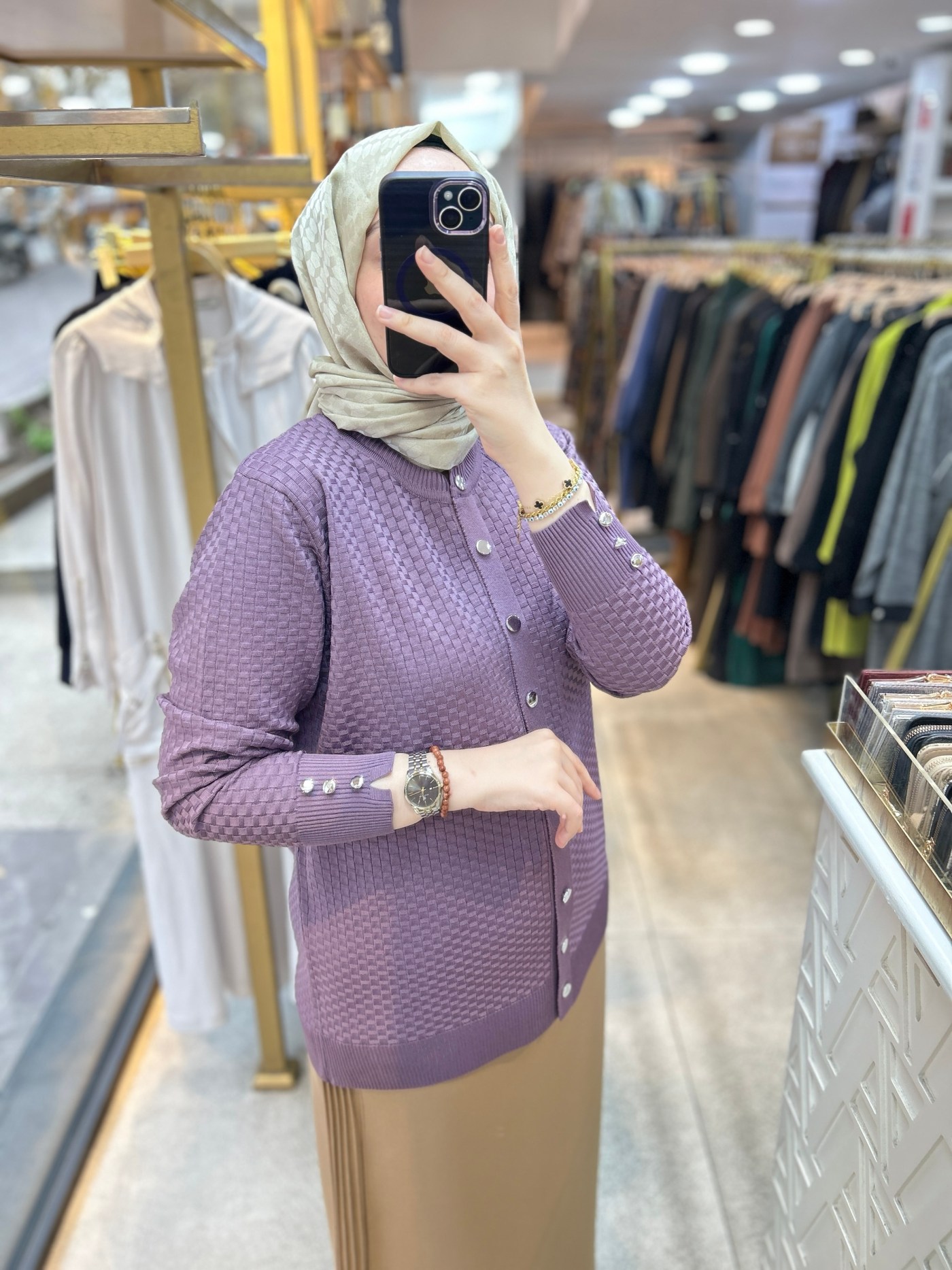 1705 KENDİSİNDEN DESENLİ TRİKO HIRKA