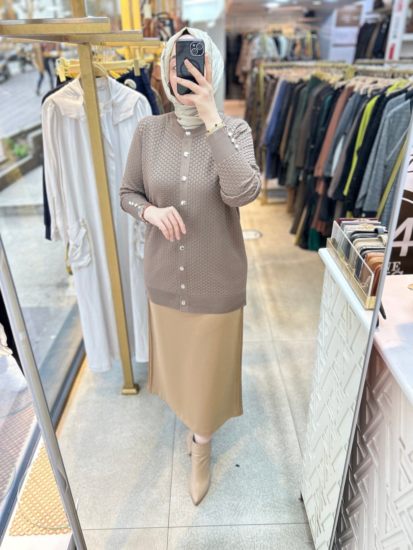 1705 KENDİSİNDEN DESENLİ TRİKO HIRKA