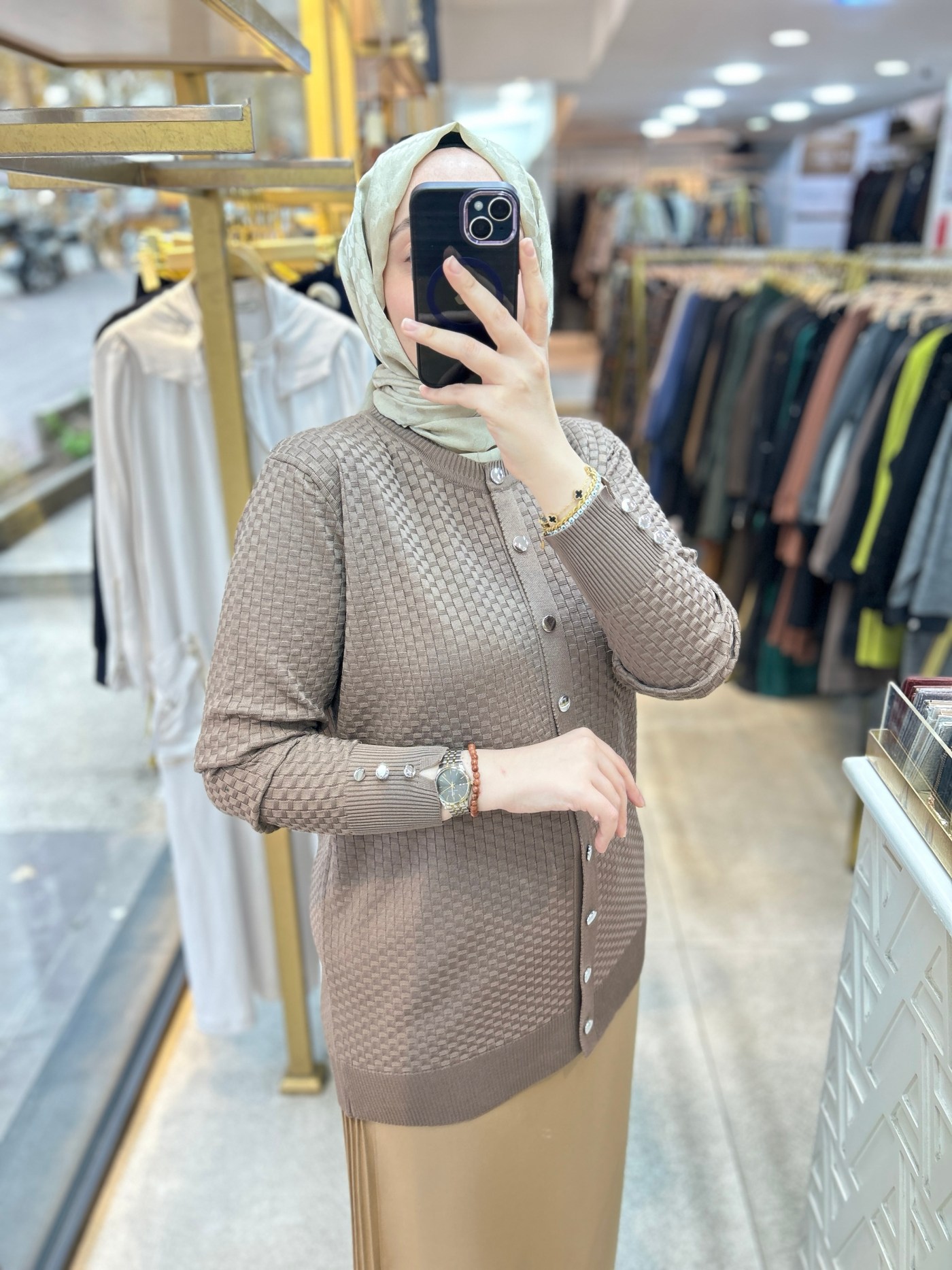 1705 KENDİSİNDEN DESENLİ TRİKO HIRKA