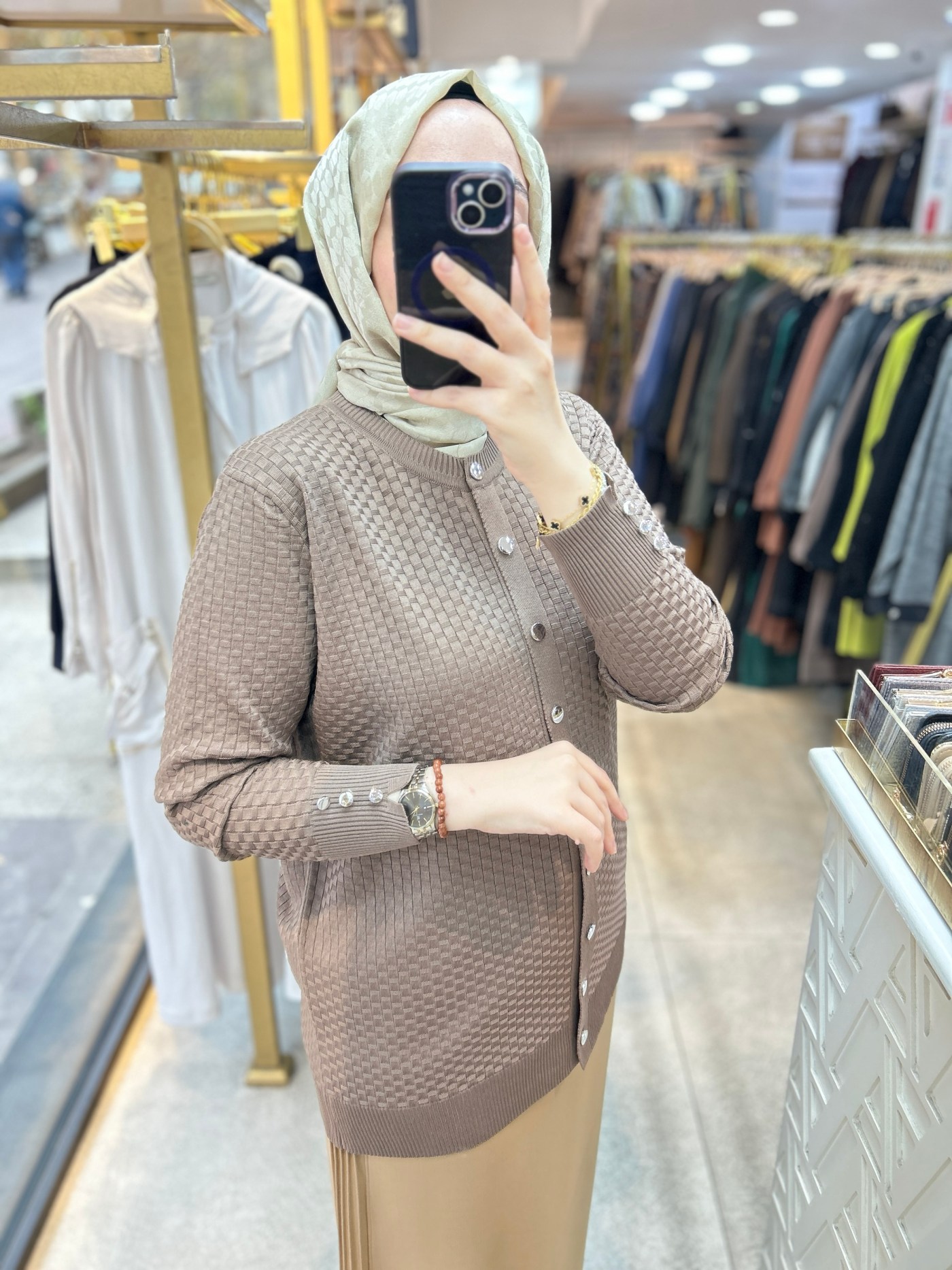 1705 KENDİSİNDEN DESENLİ TRİKO HIRKA