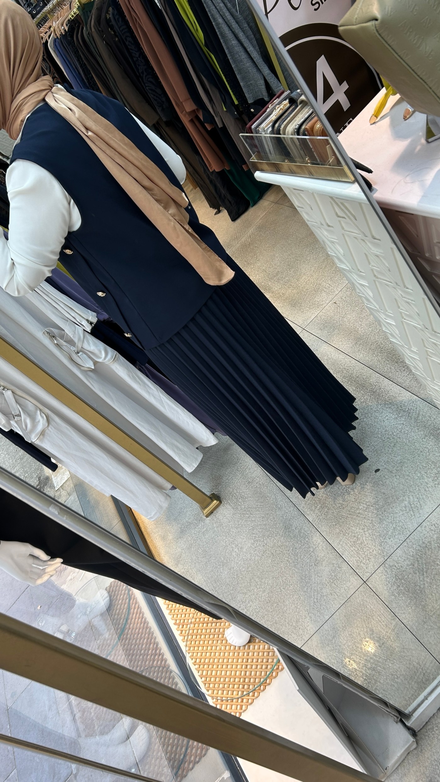 25K6007 BELLİ PİLİSELİ ETEKLİ TAKIM