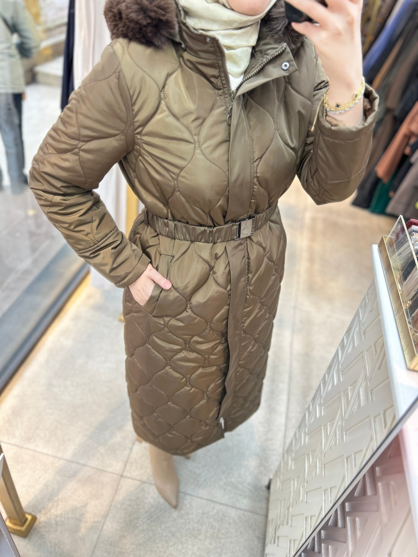 25K7001 KEMERLİ KAPŞONLU KAPİTONE MONT