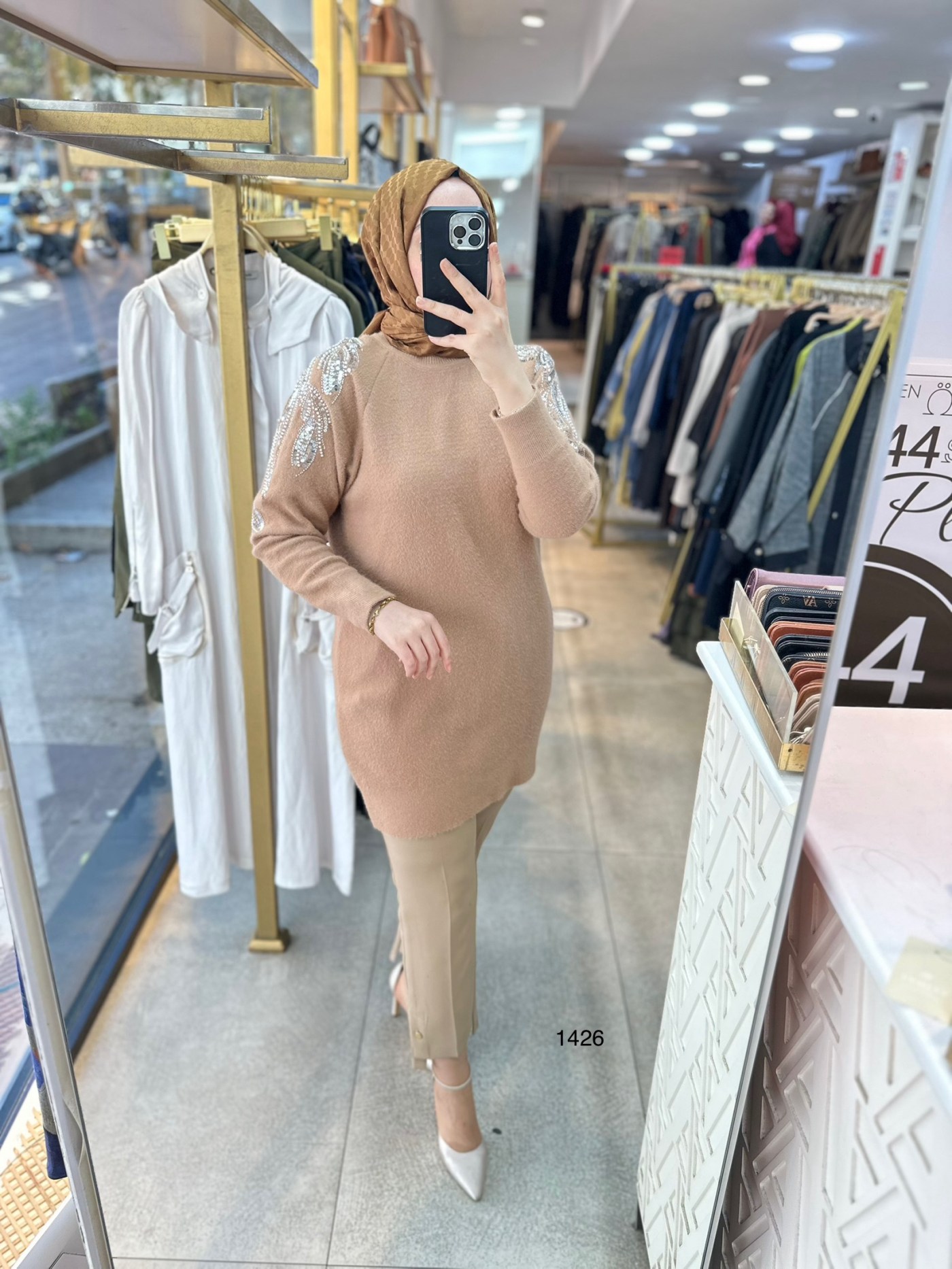 1426 Omuz Pul Detaylı Triko