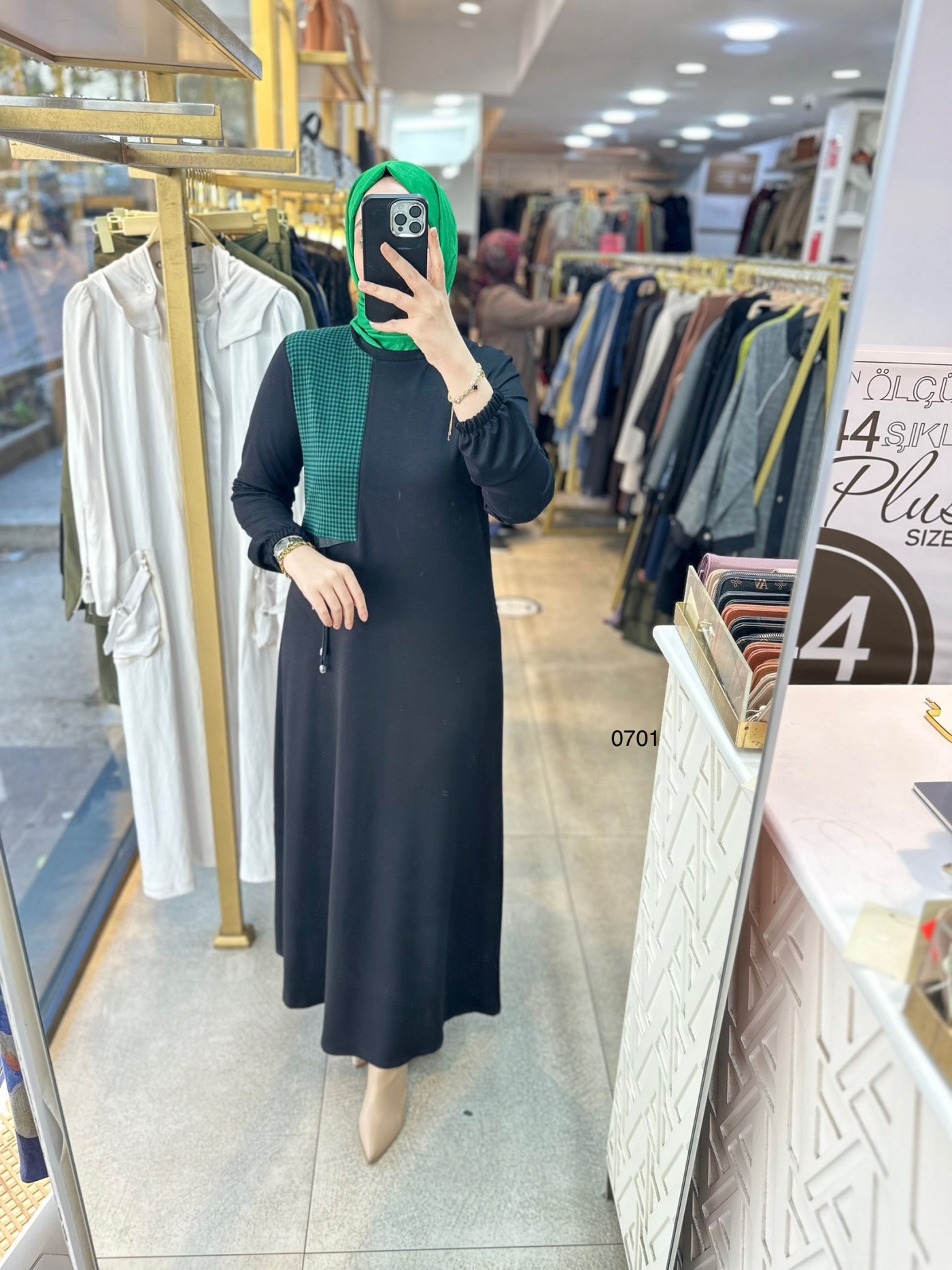 0701 Ekose Detaylı Elbise