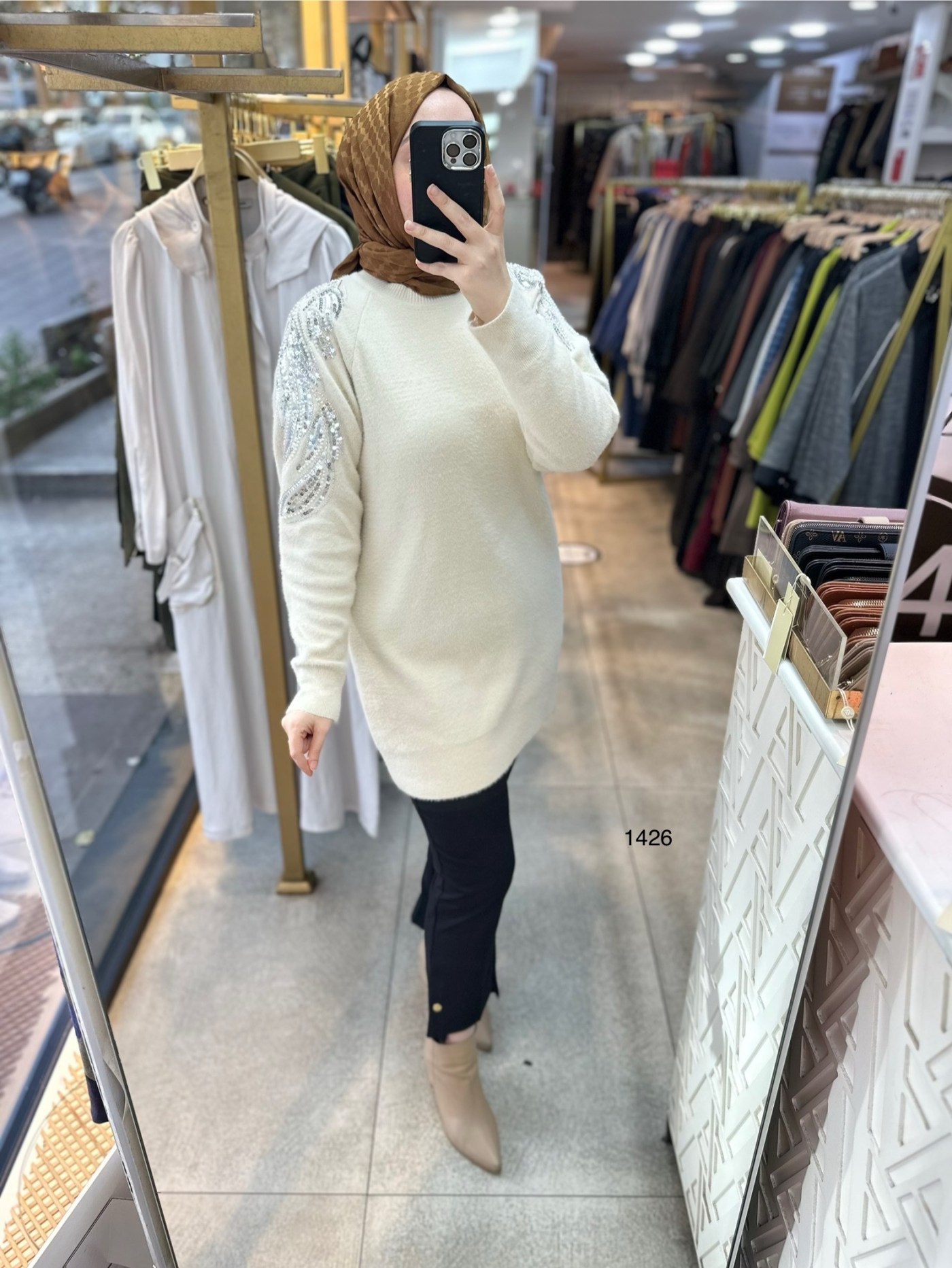 1426 Omuz Pul Detaylı Triko