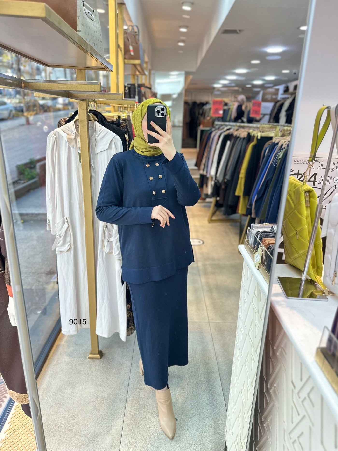 9015 Düğme Detaylı Takım