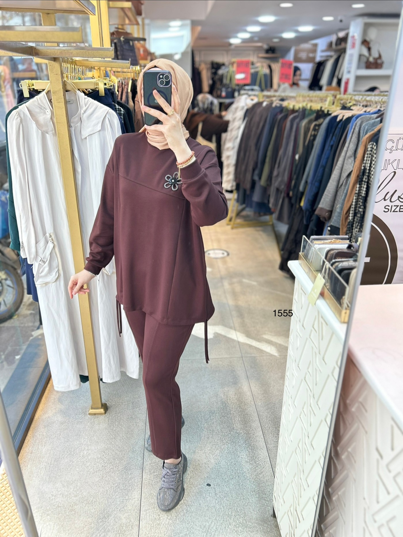 1555 Çiçek Aksesuarlı Spor Takım