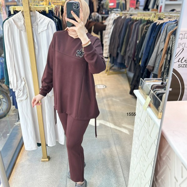 1555 Çiçek Aksesuarlı Spor Takım - Görsel 1